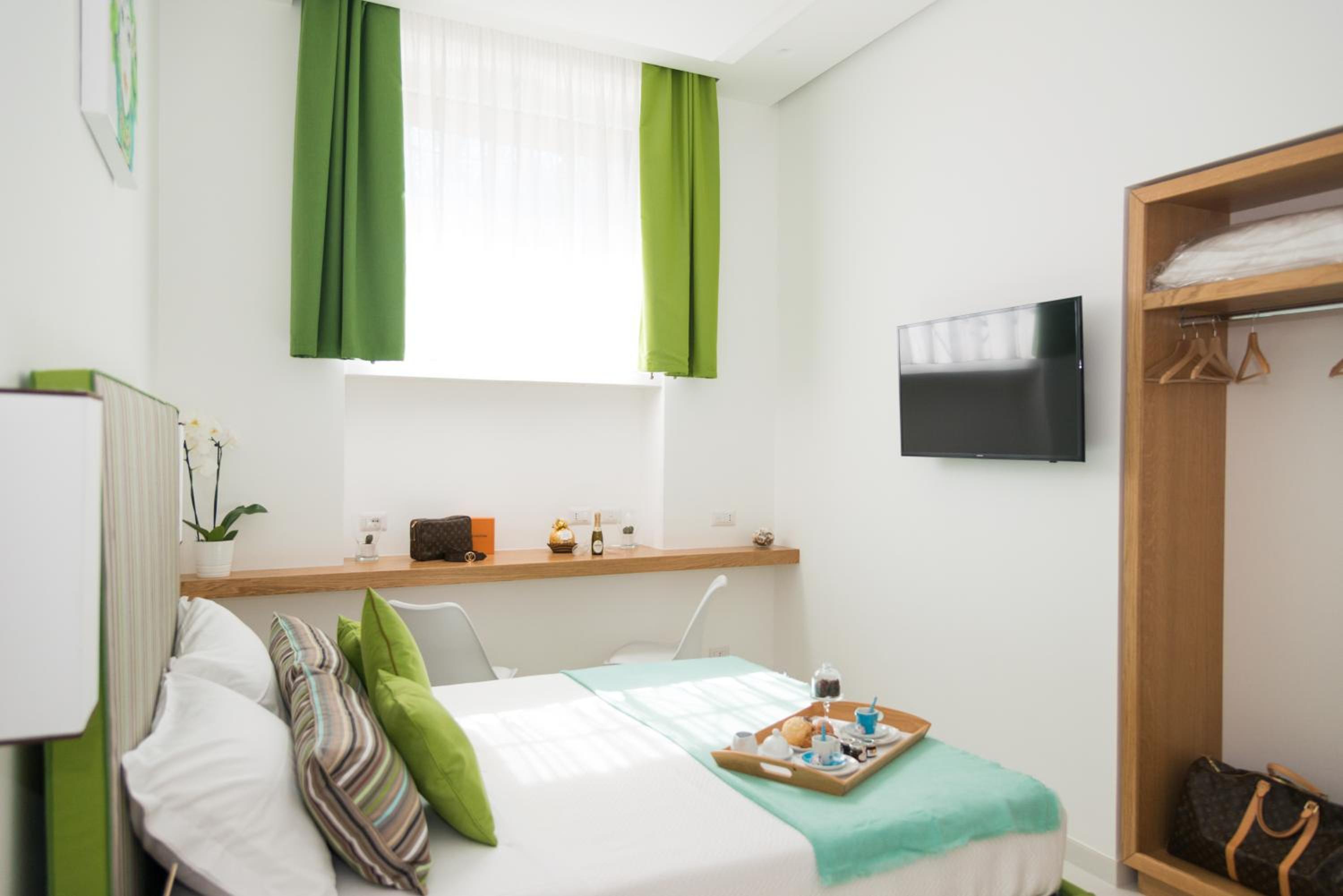 Double Room - Photo 6