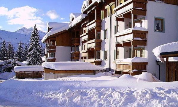 Apartment with Mountain View photo 2