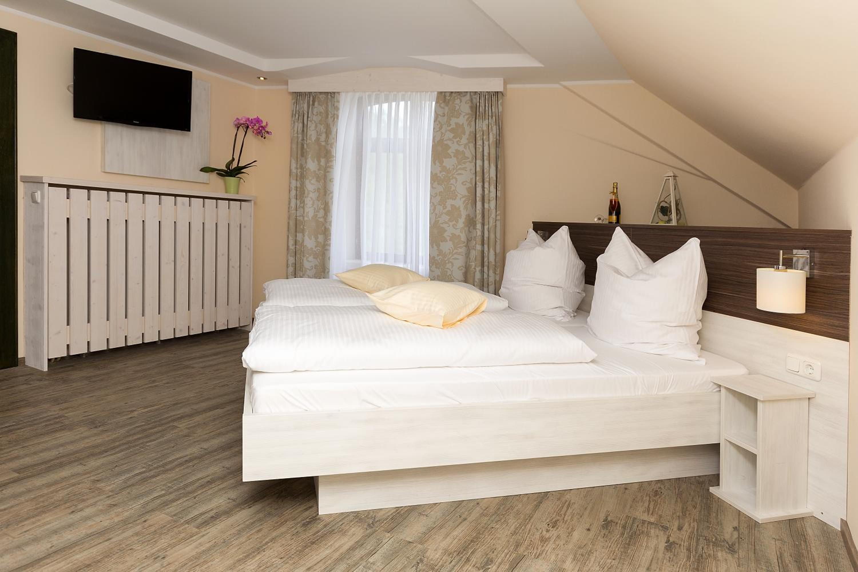 Double Room with Lake View photo 1