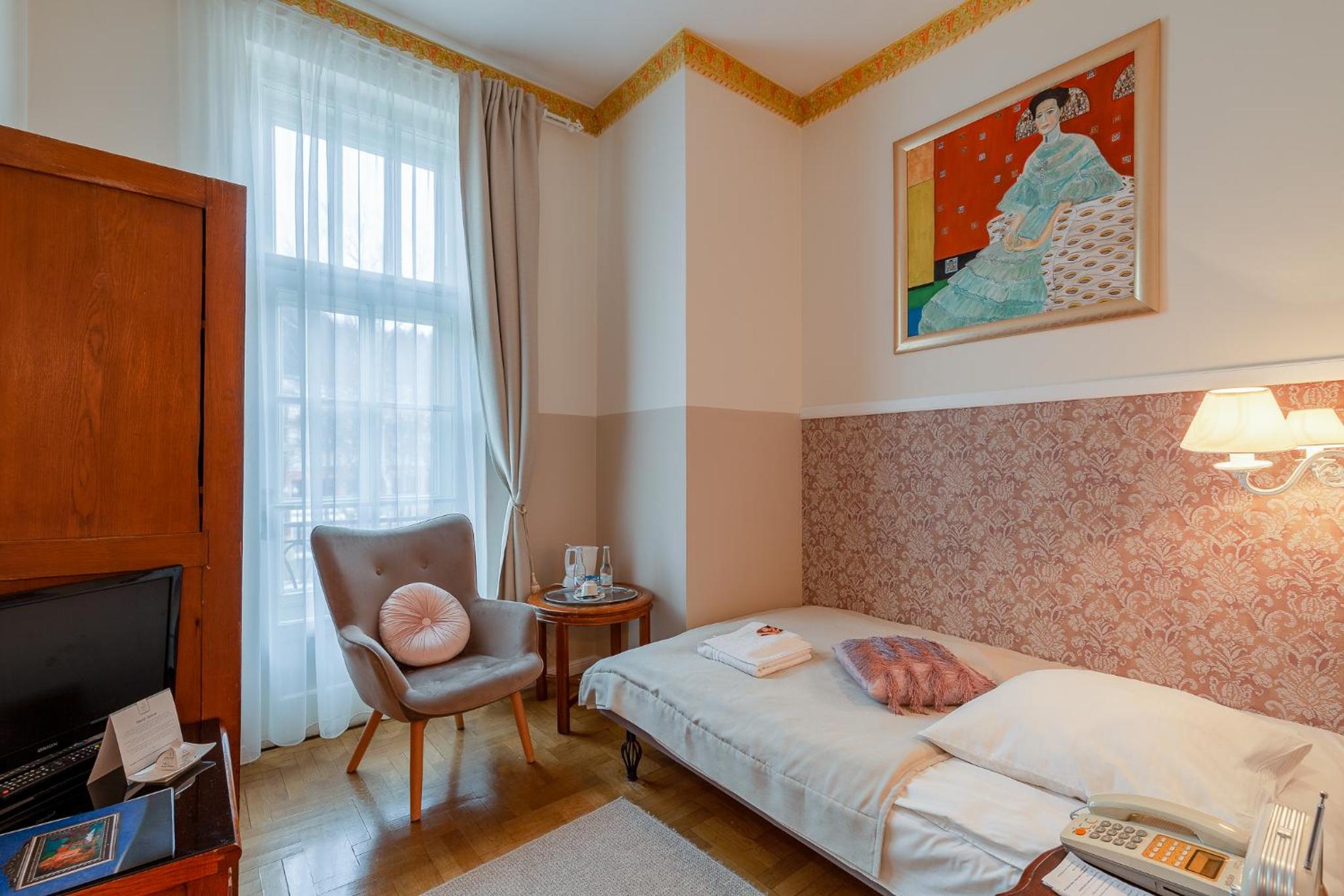 Single Room photo 2