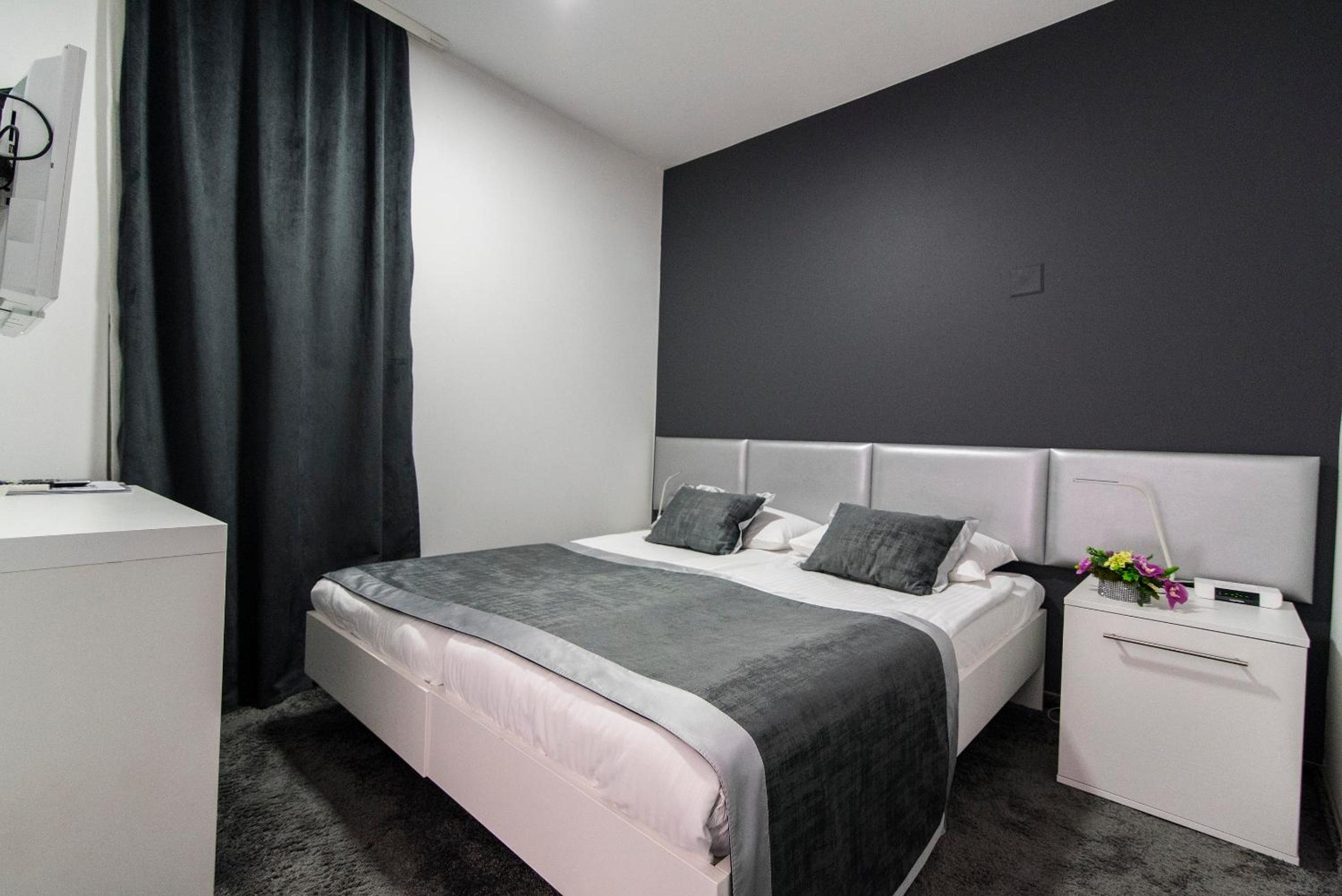 Economy Double Room photo 1