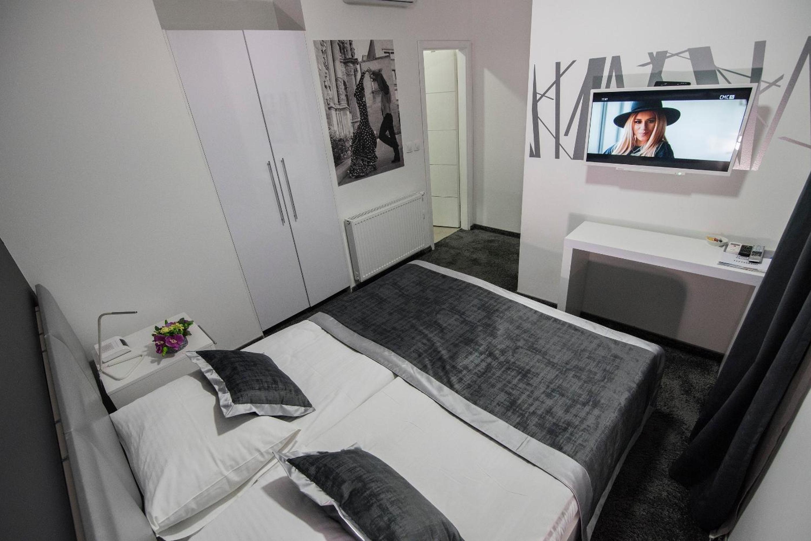 Economy Double Room photo 2