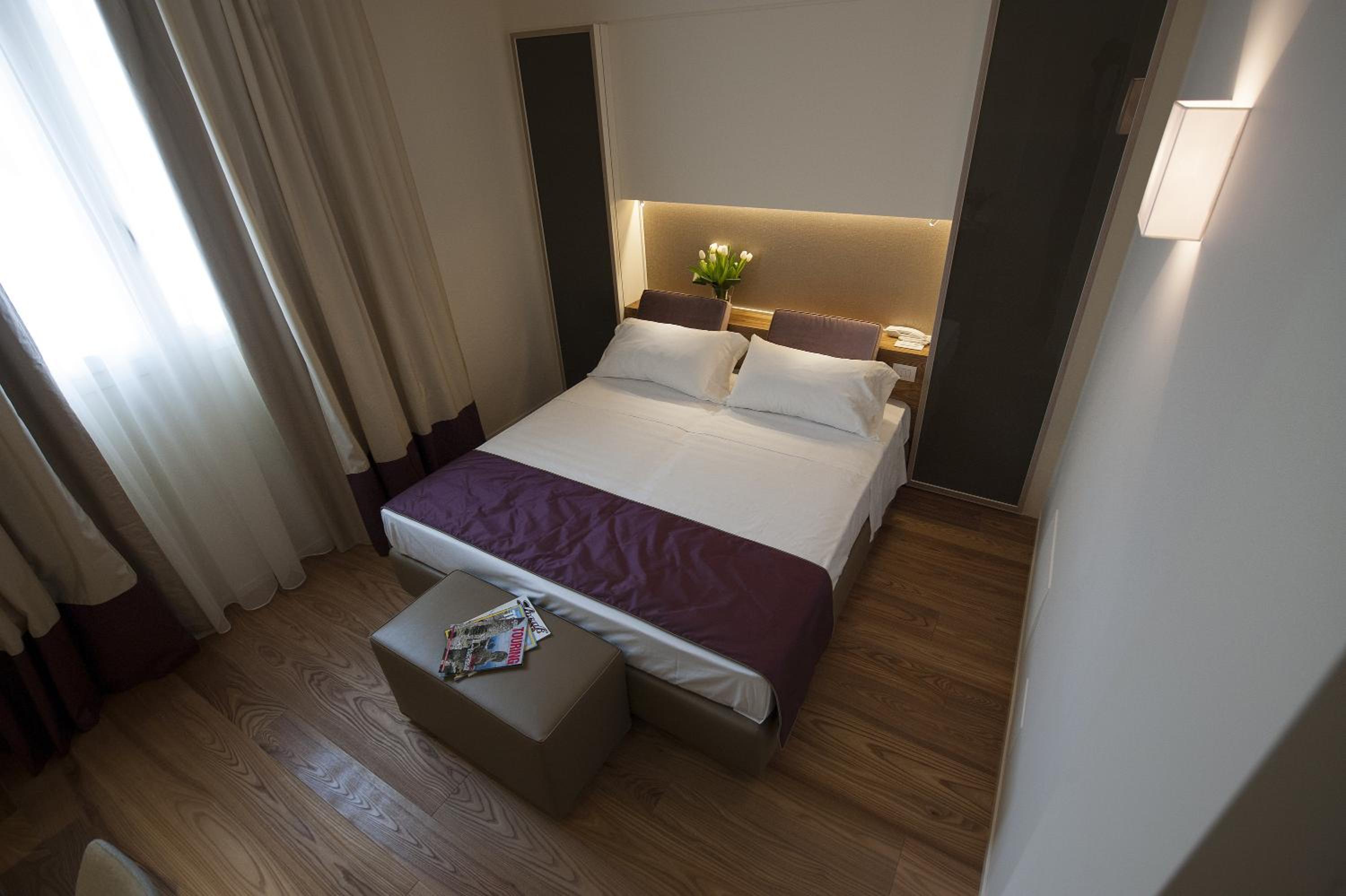 Double or Twin Room - Photo 4