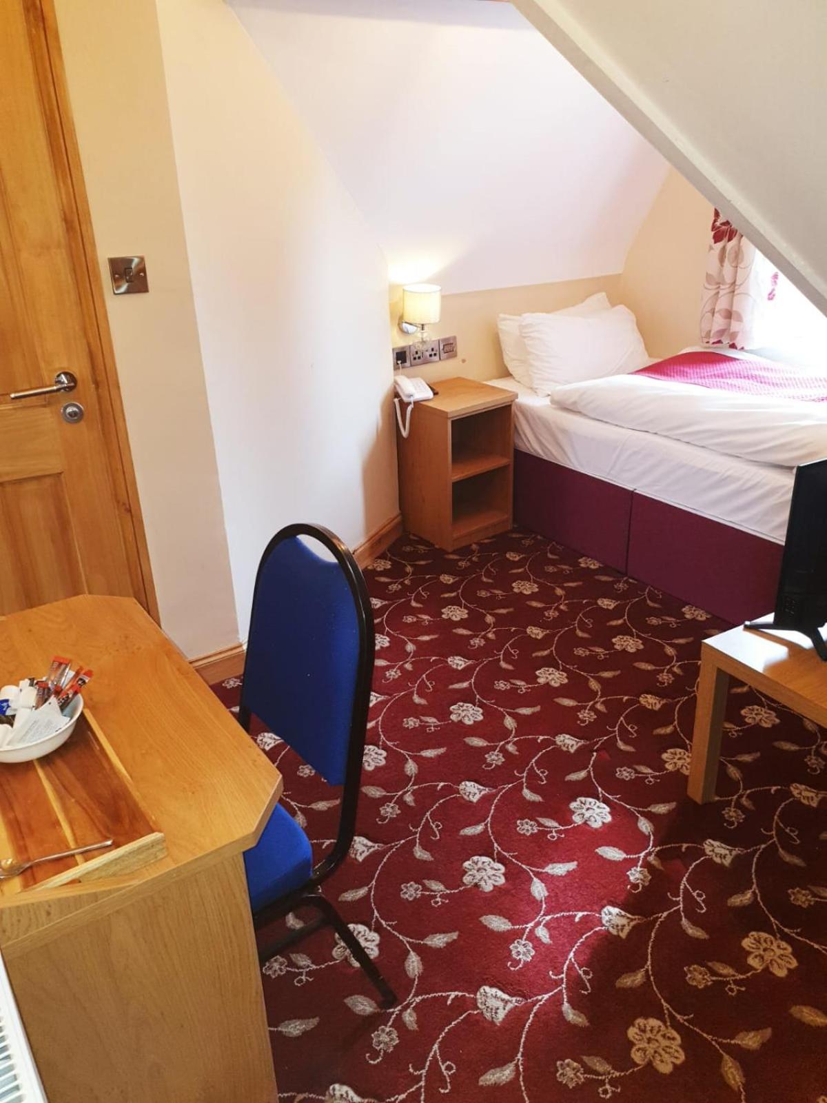 Single Room photo 3