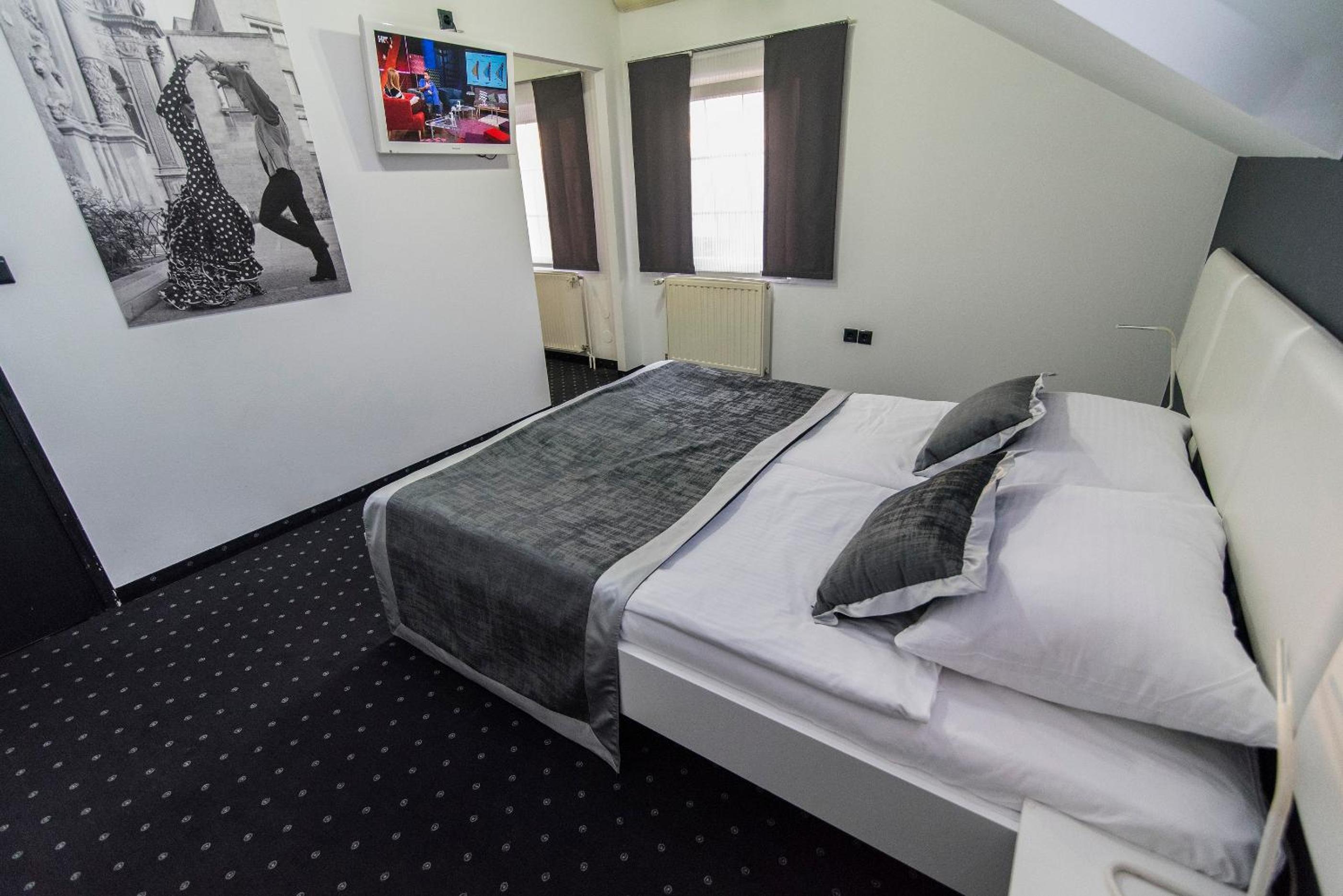 Comfort Triple Room photo 3