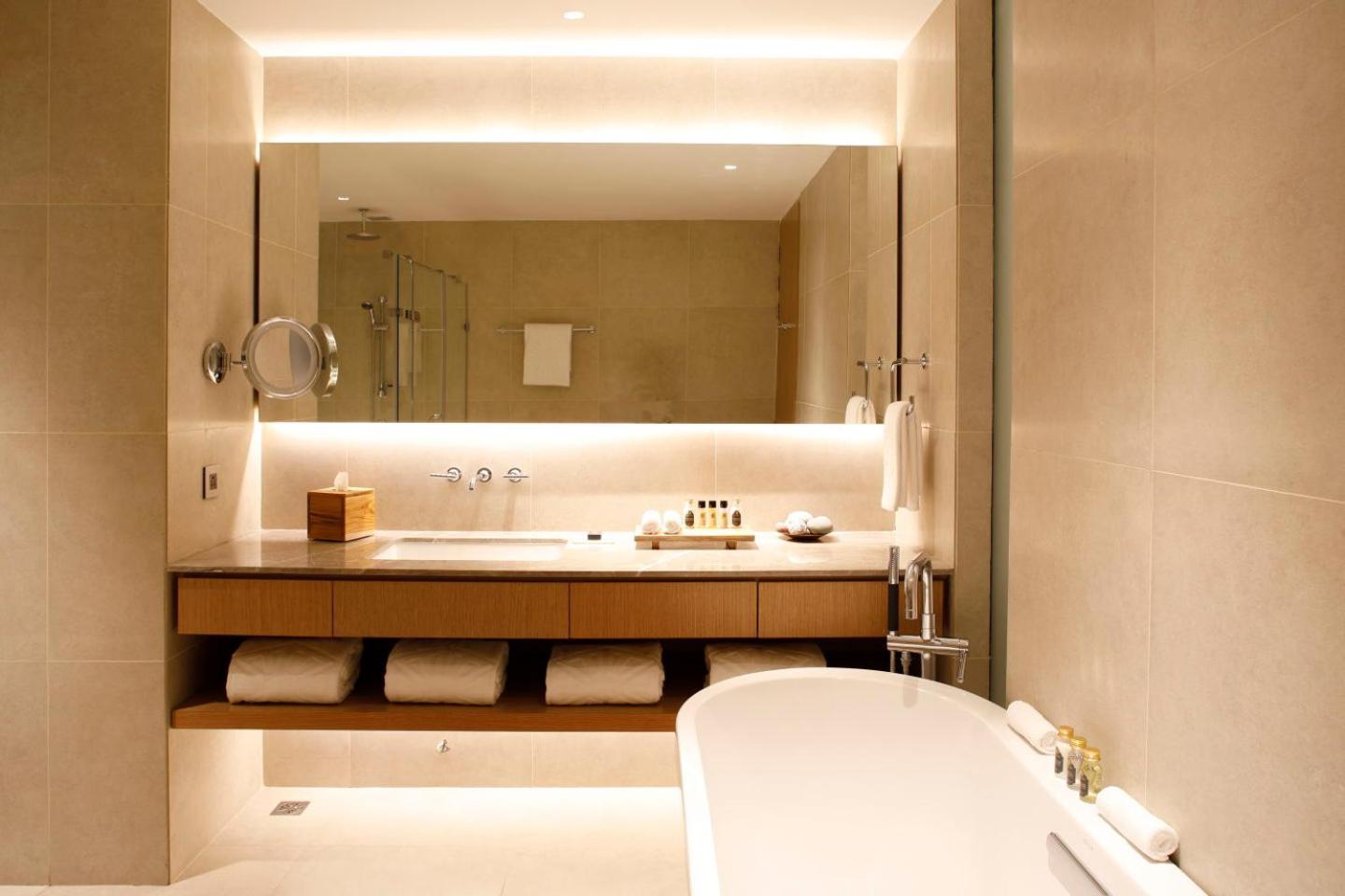 Premium Villa King Bed - Photo 6