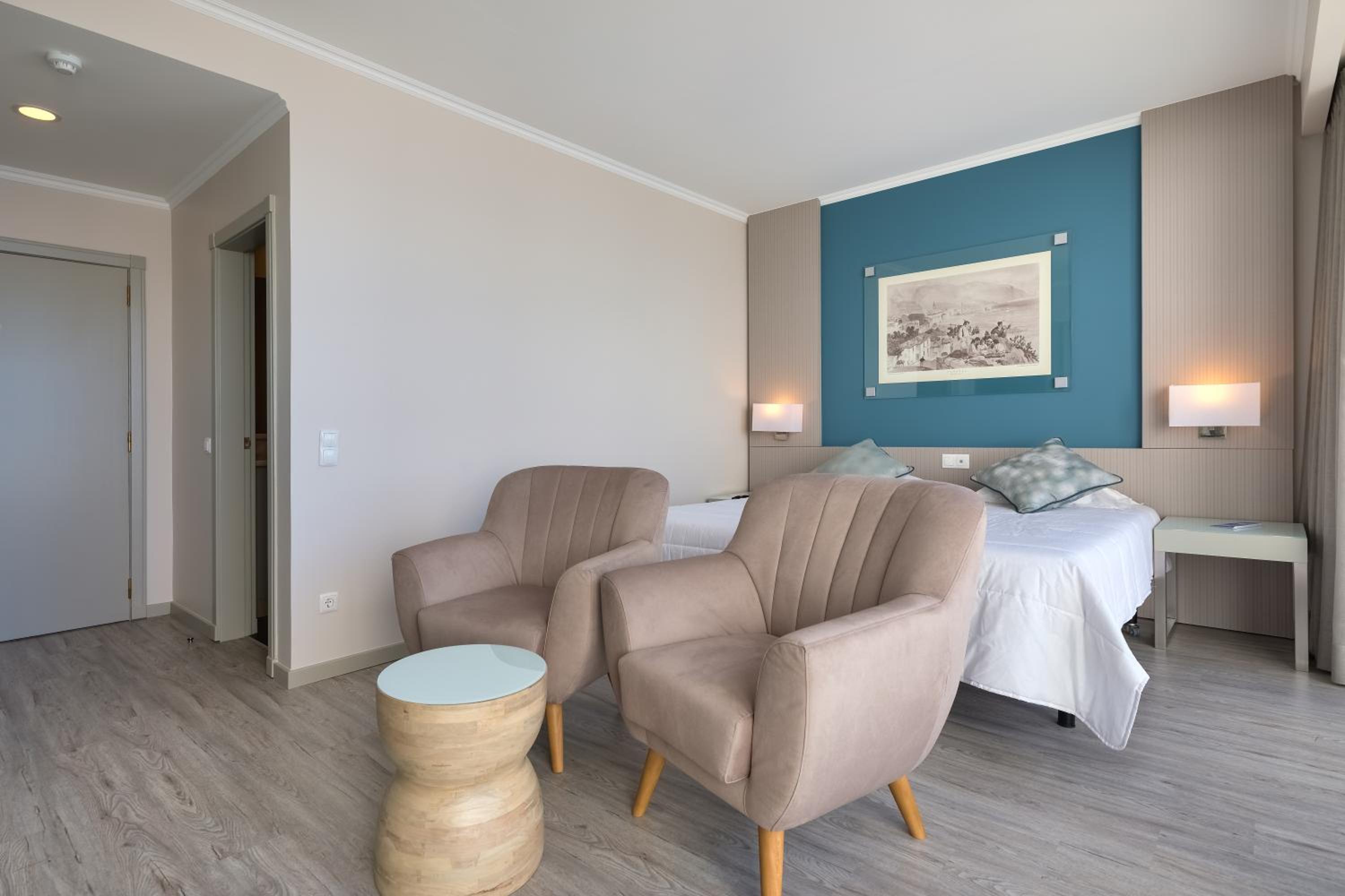 Deluxe Double or Twin Room with Ocean View - Photo 2