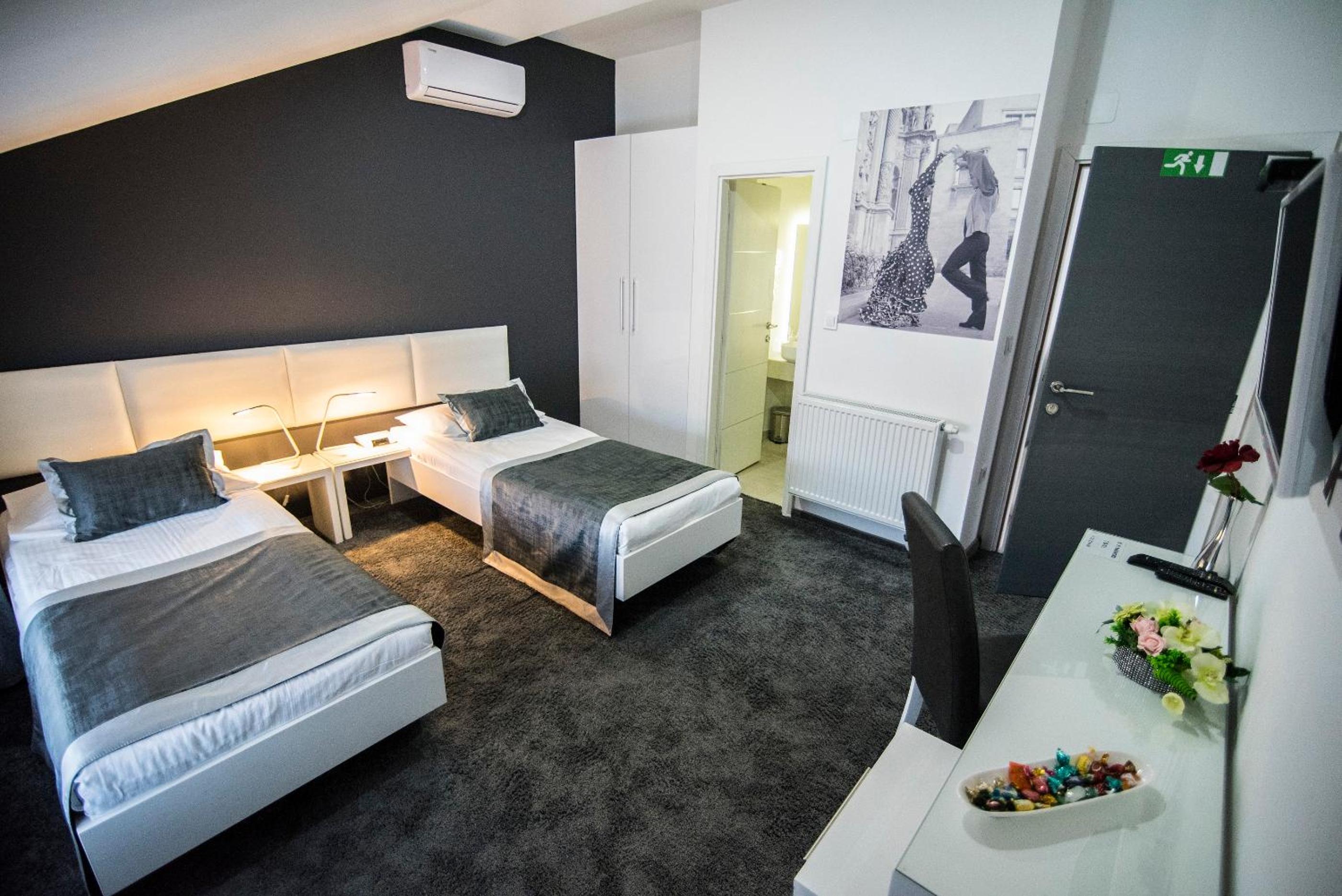 Double or Twin Room photo 1