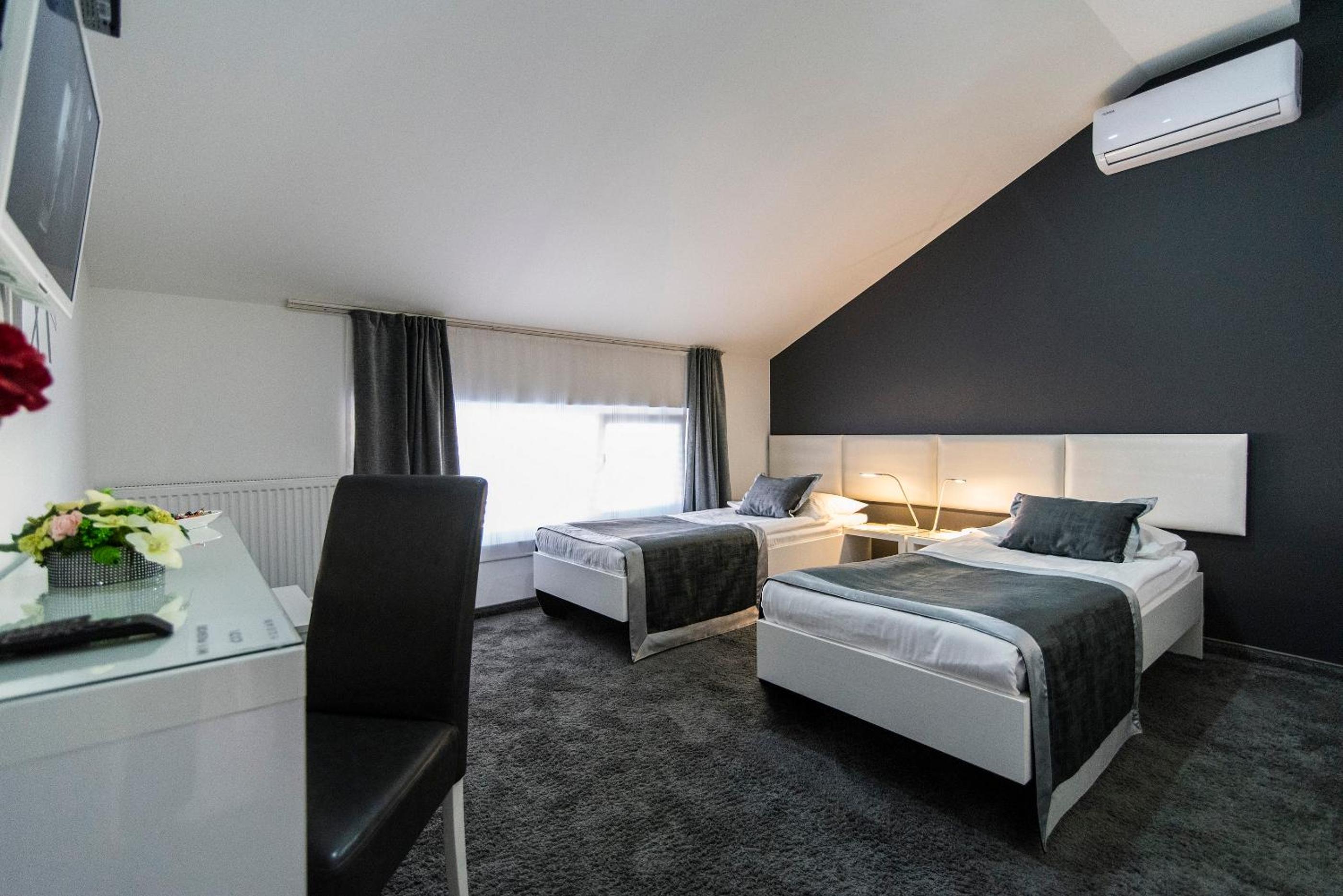 Double or Twin Room photo 2