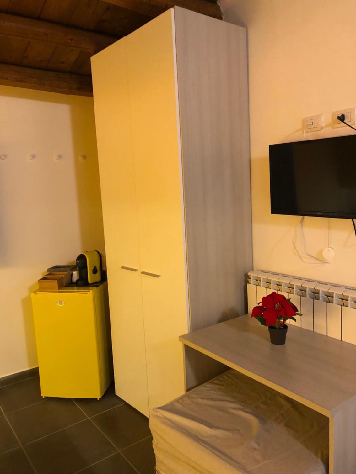 One-Bedroom House - Photo 5