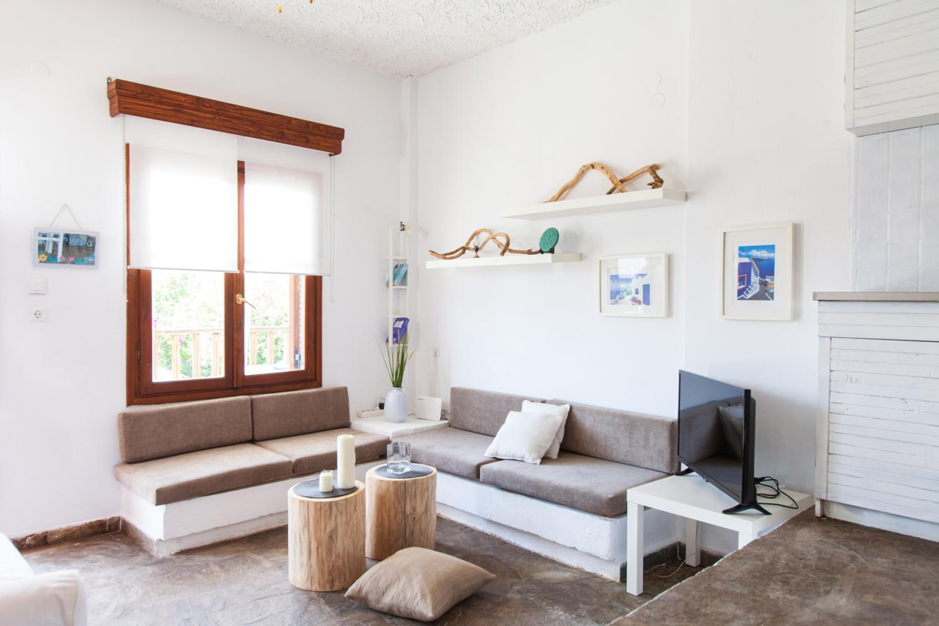 One-Bedroom House photo 1