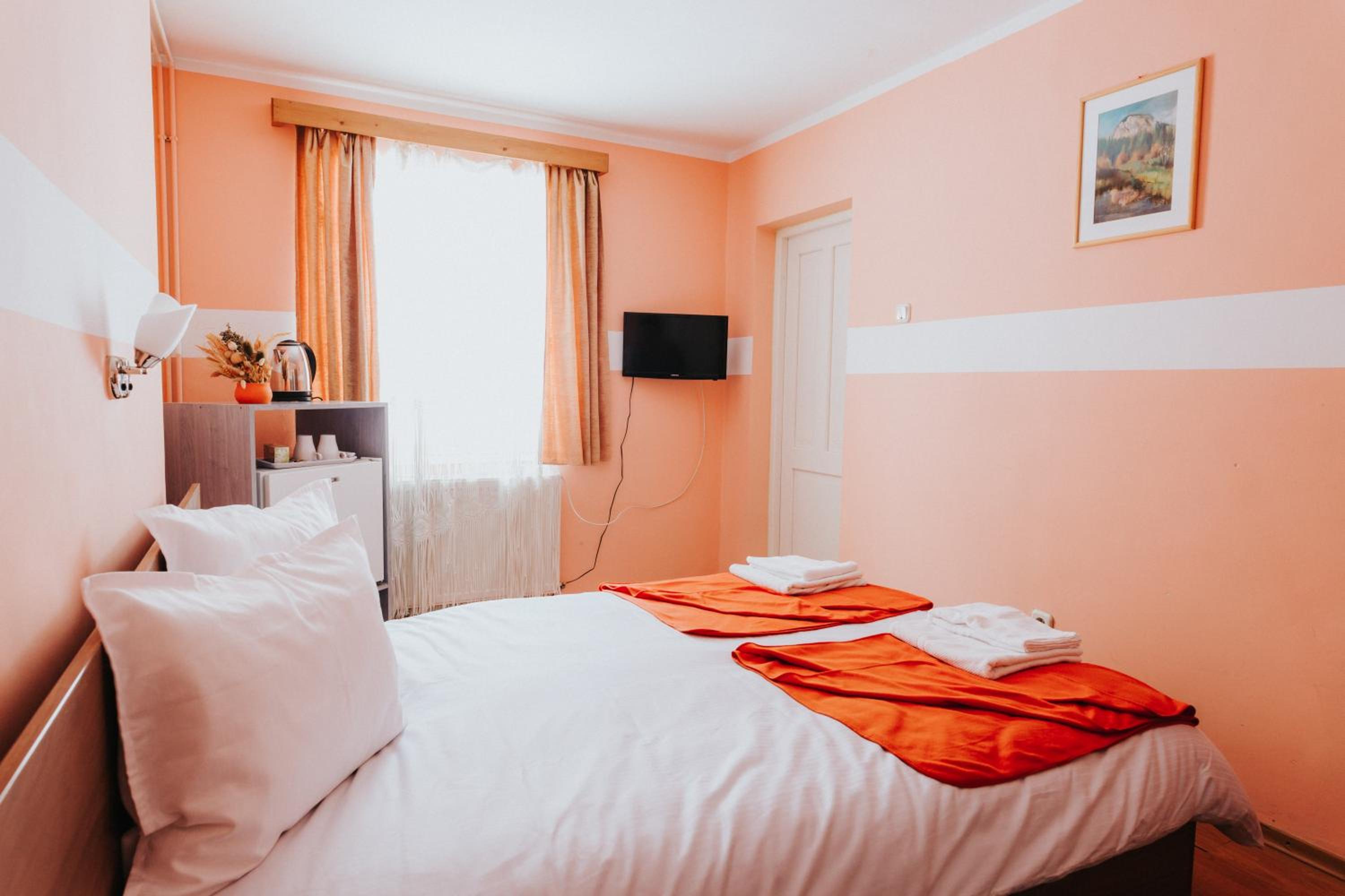 Double Room with Private Bathroom - Photo 1