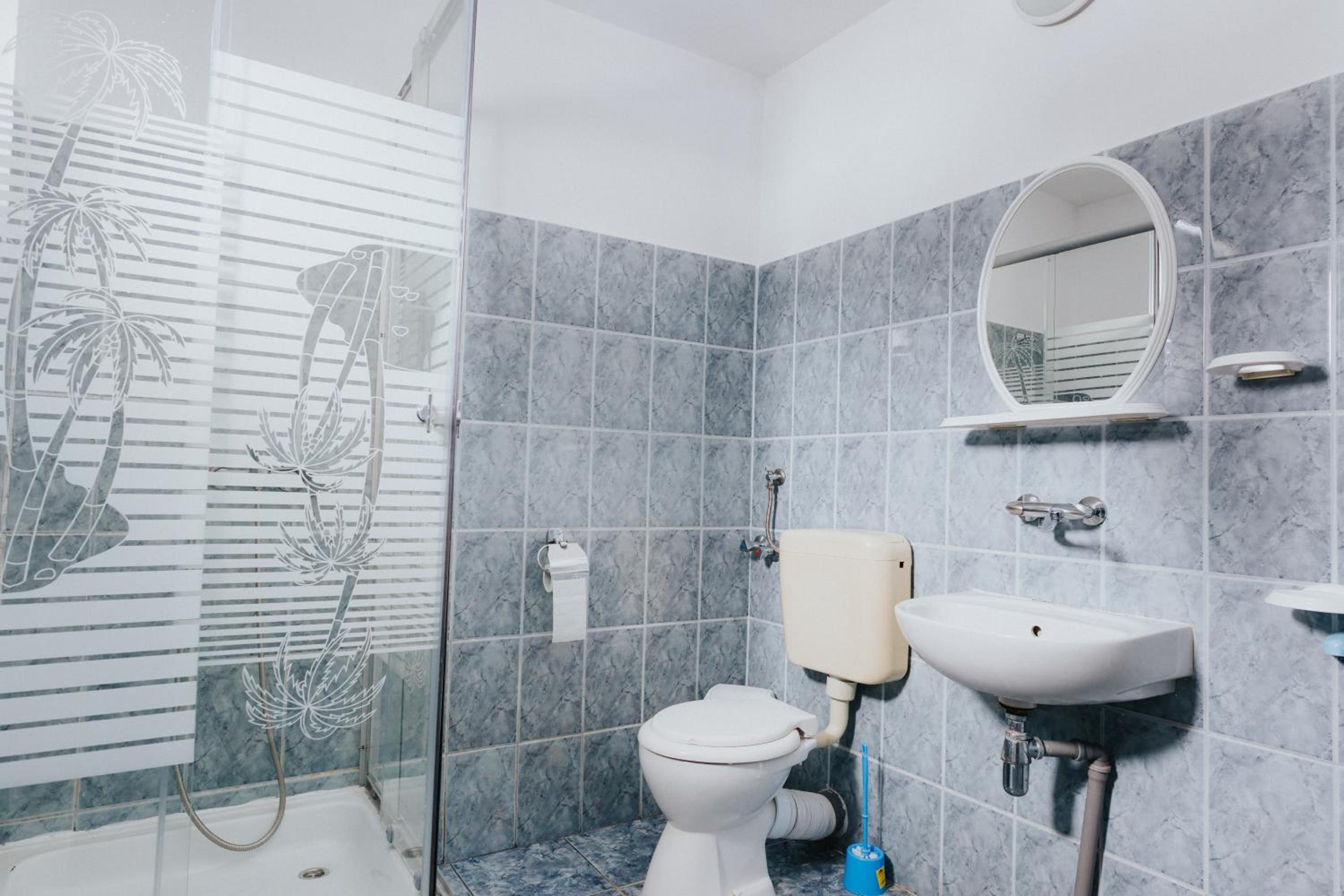Double Room with Private Bathroom - Photo 6