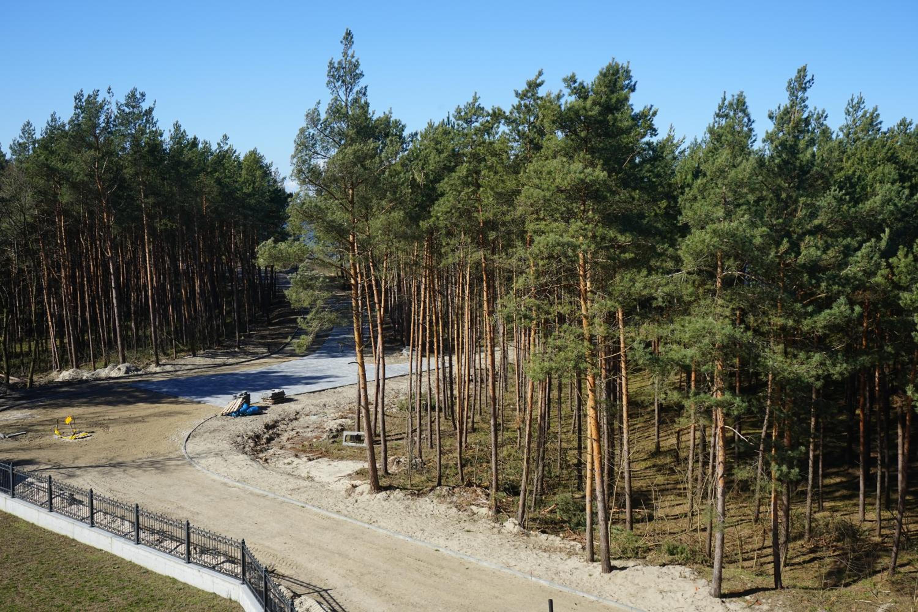 Deluxe Twin or Double Room with Balcony and Forest View - Photo 23
