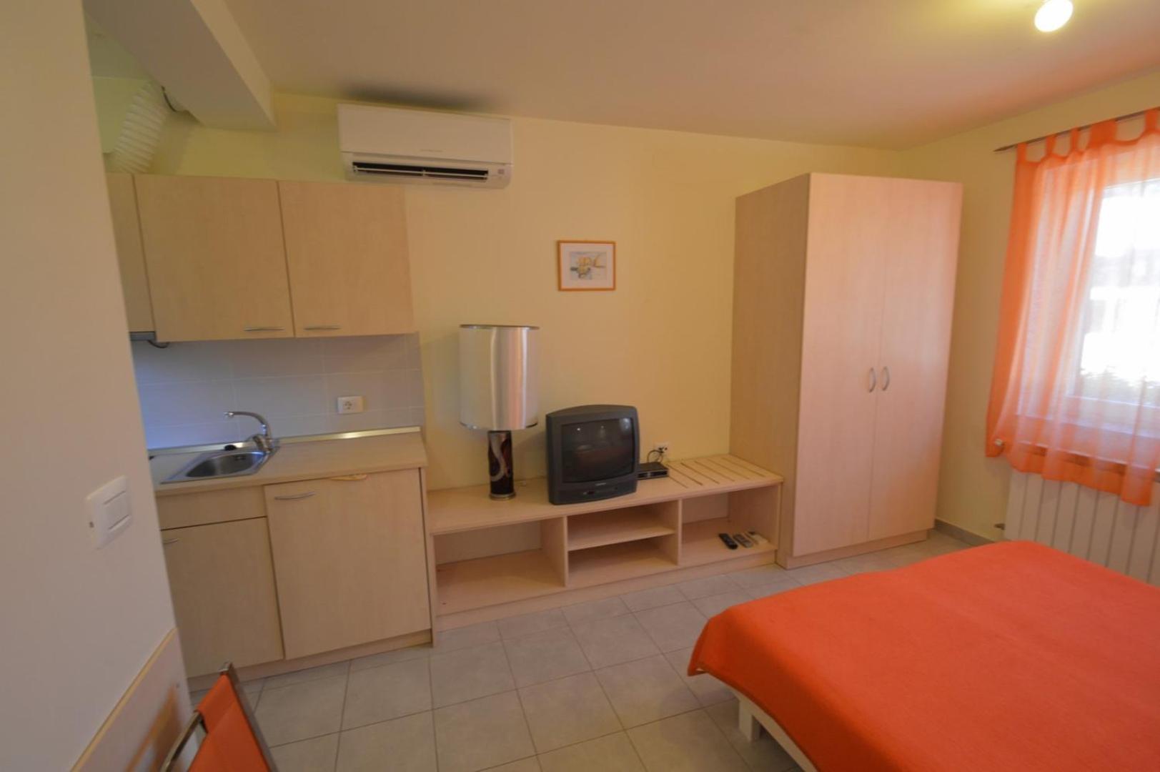Studio Apartment