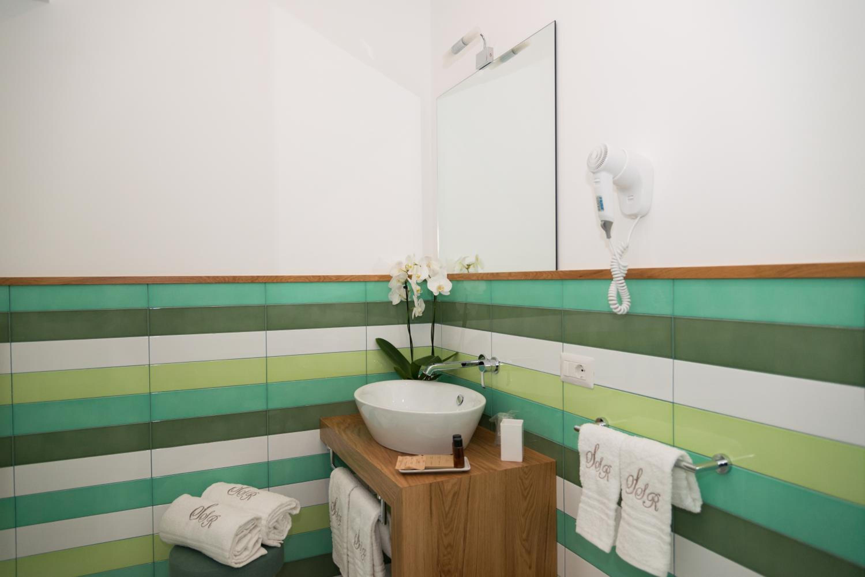 Double Room - Photo 9