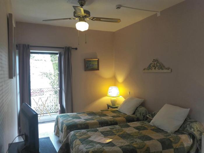 Twin Room with Balcony and Street View - Photo 2