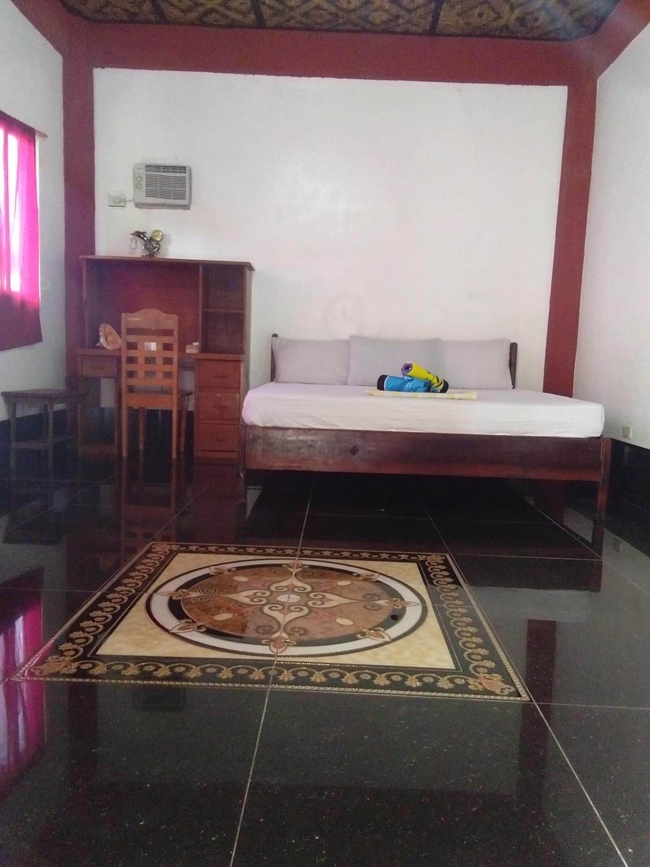 Budget Double Room - Photo 2