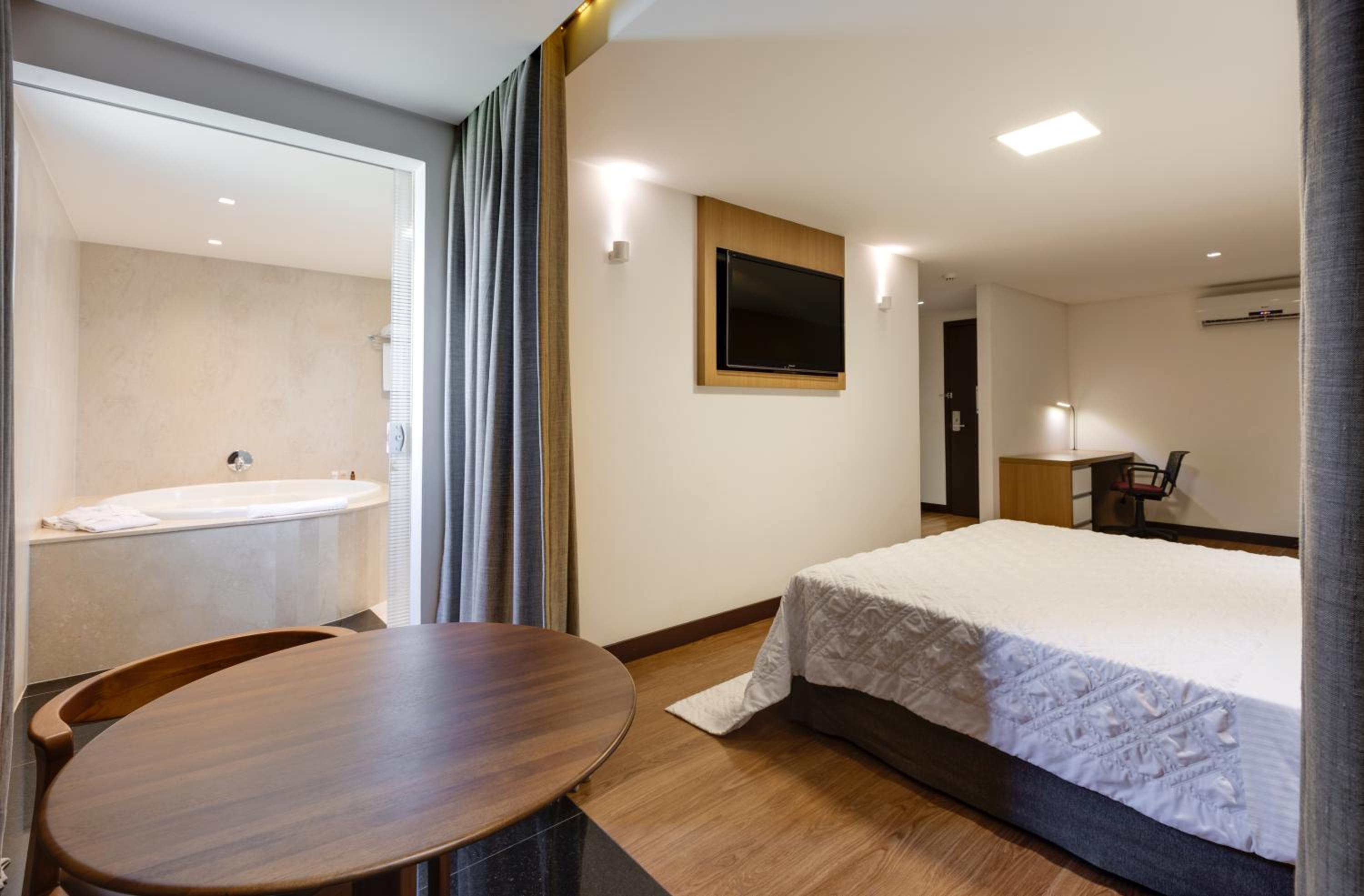 Luxury Suite with Spa Bath