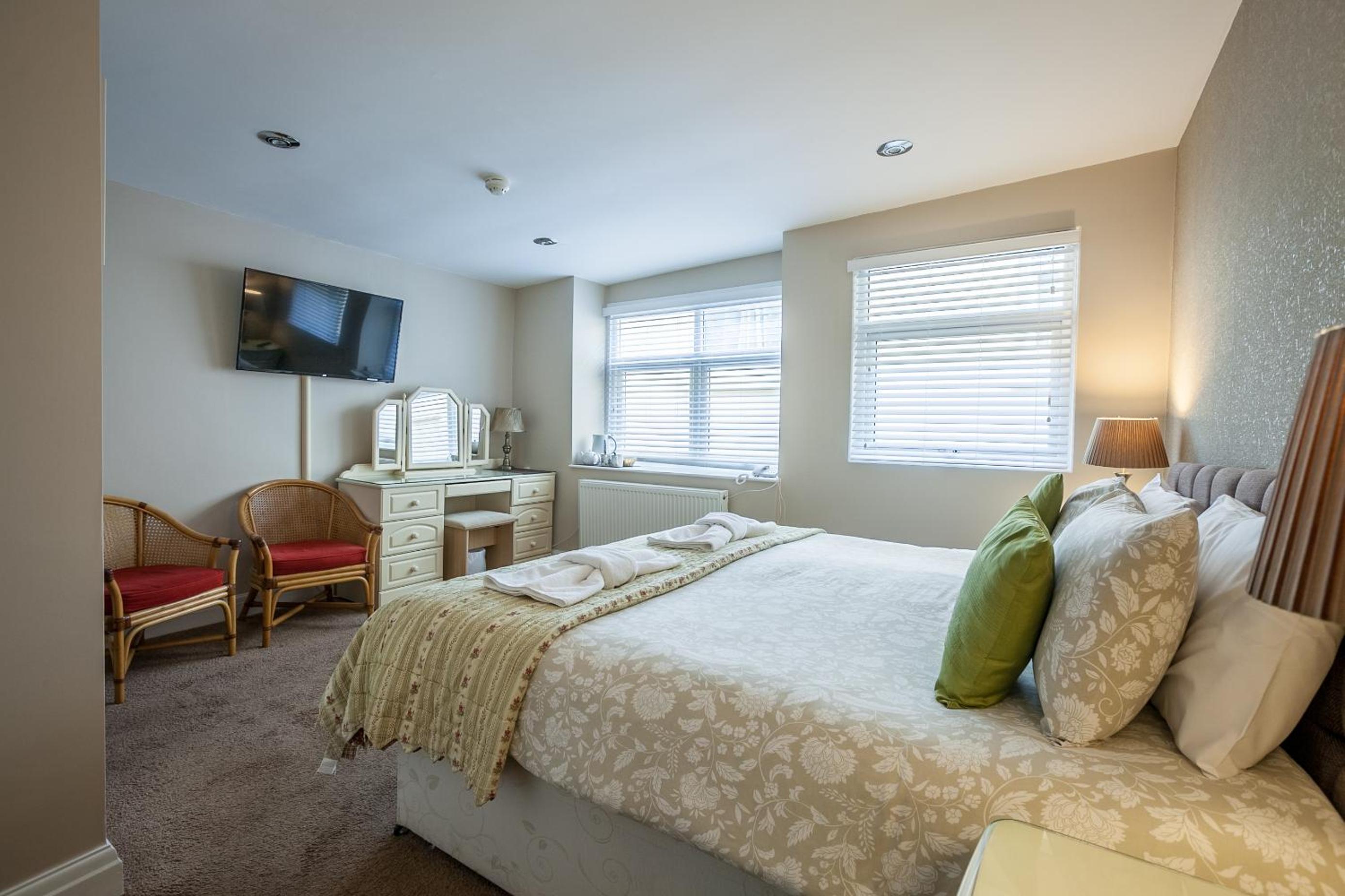 Family Room (2 Adults + 1 Child) photo 2