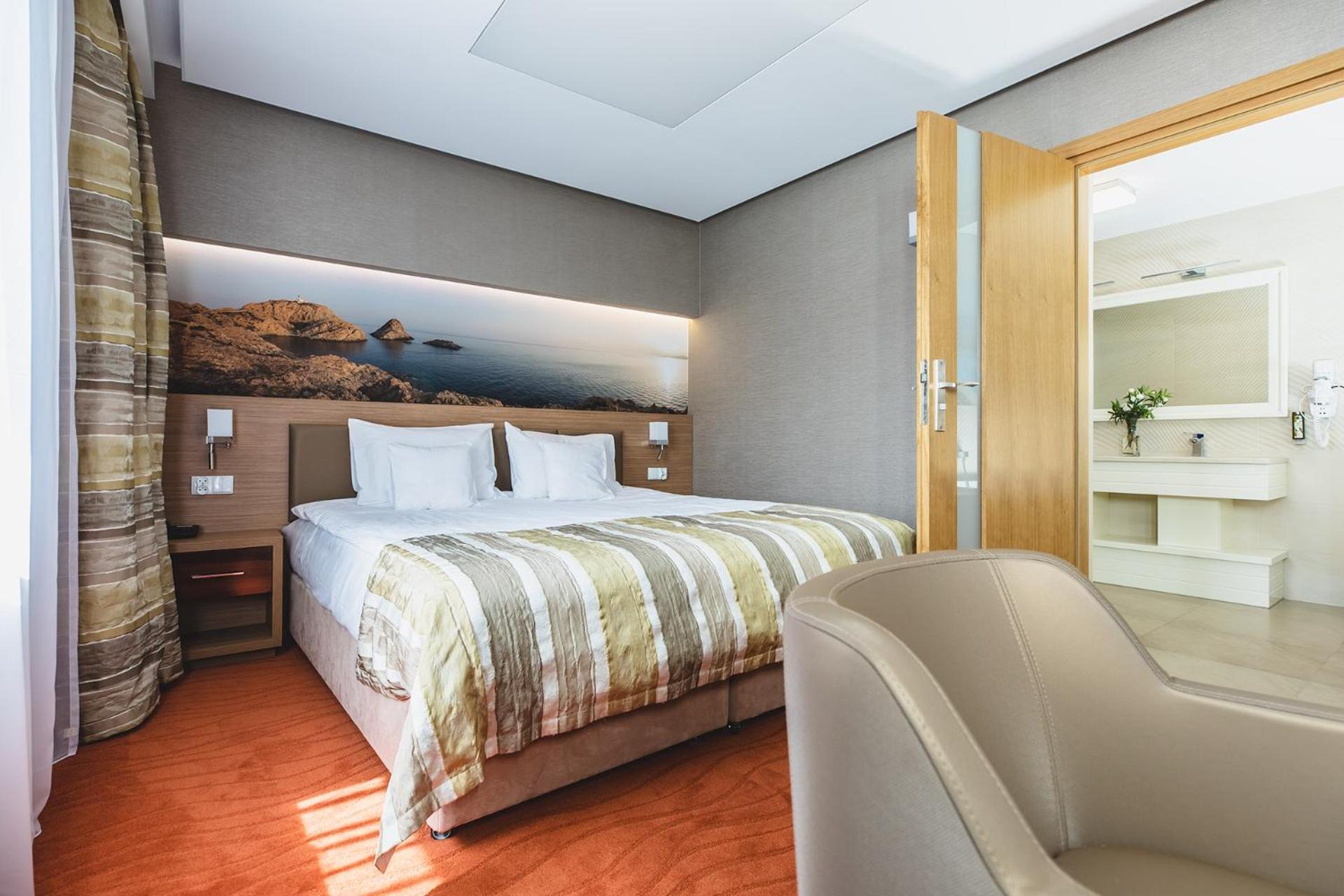 Deluxe Suite - Photo 1