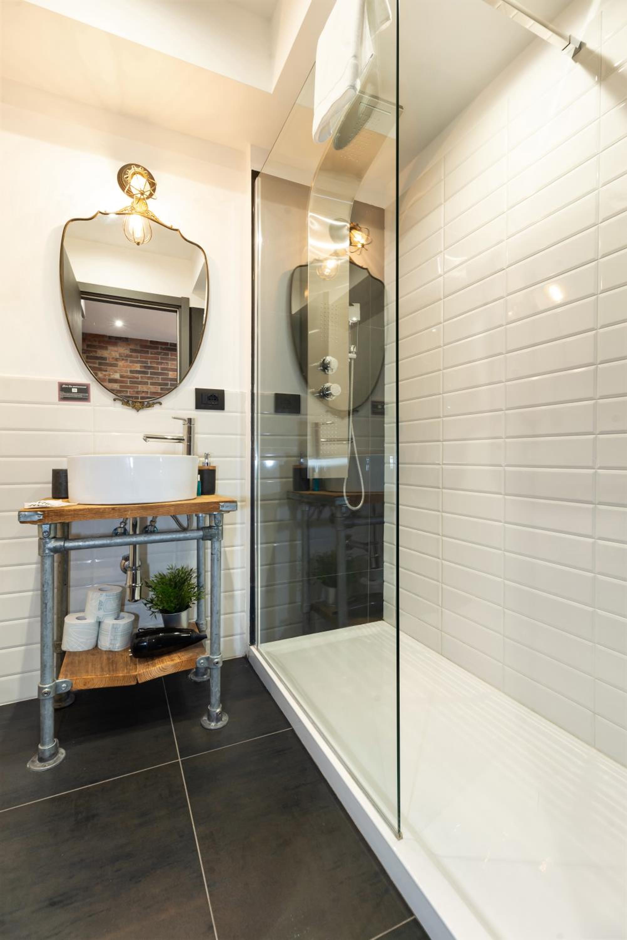 Deluxe Suite with Spa Bath photo 3