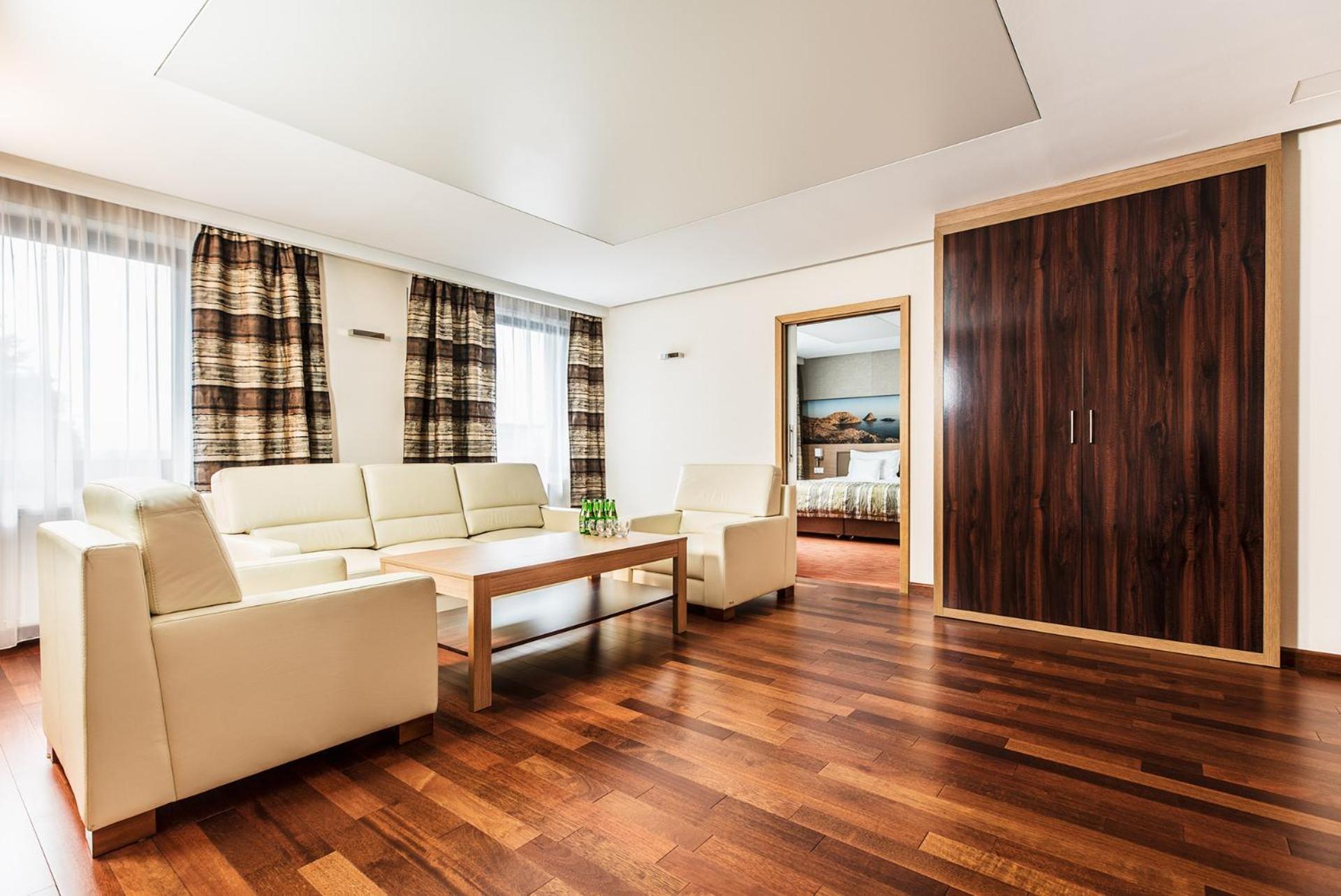 Deluxe Suite - Photo 3