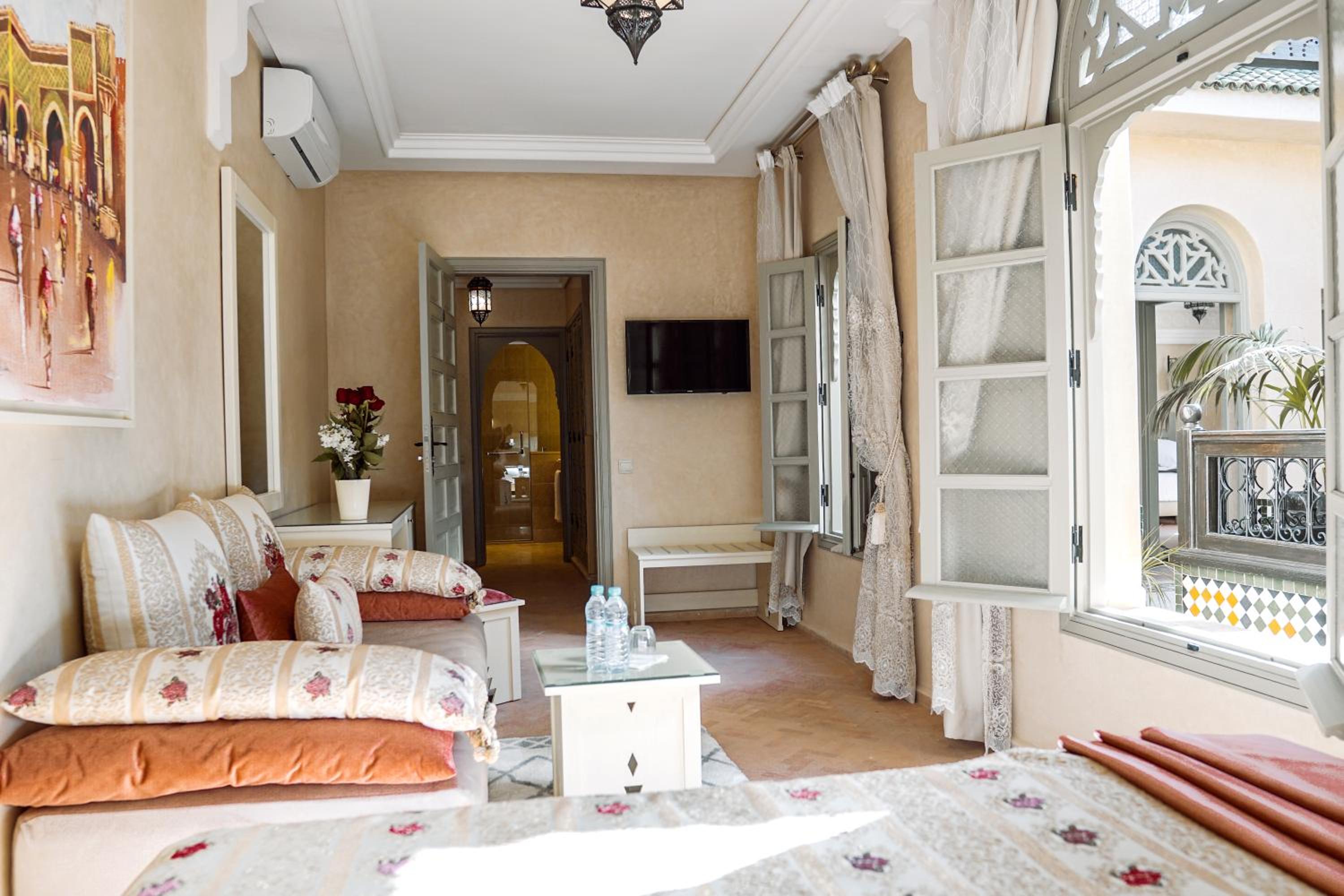 Deluxe Suite - Photo 5