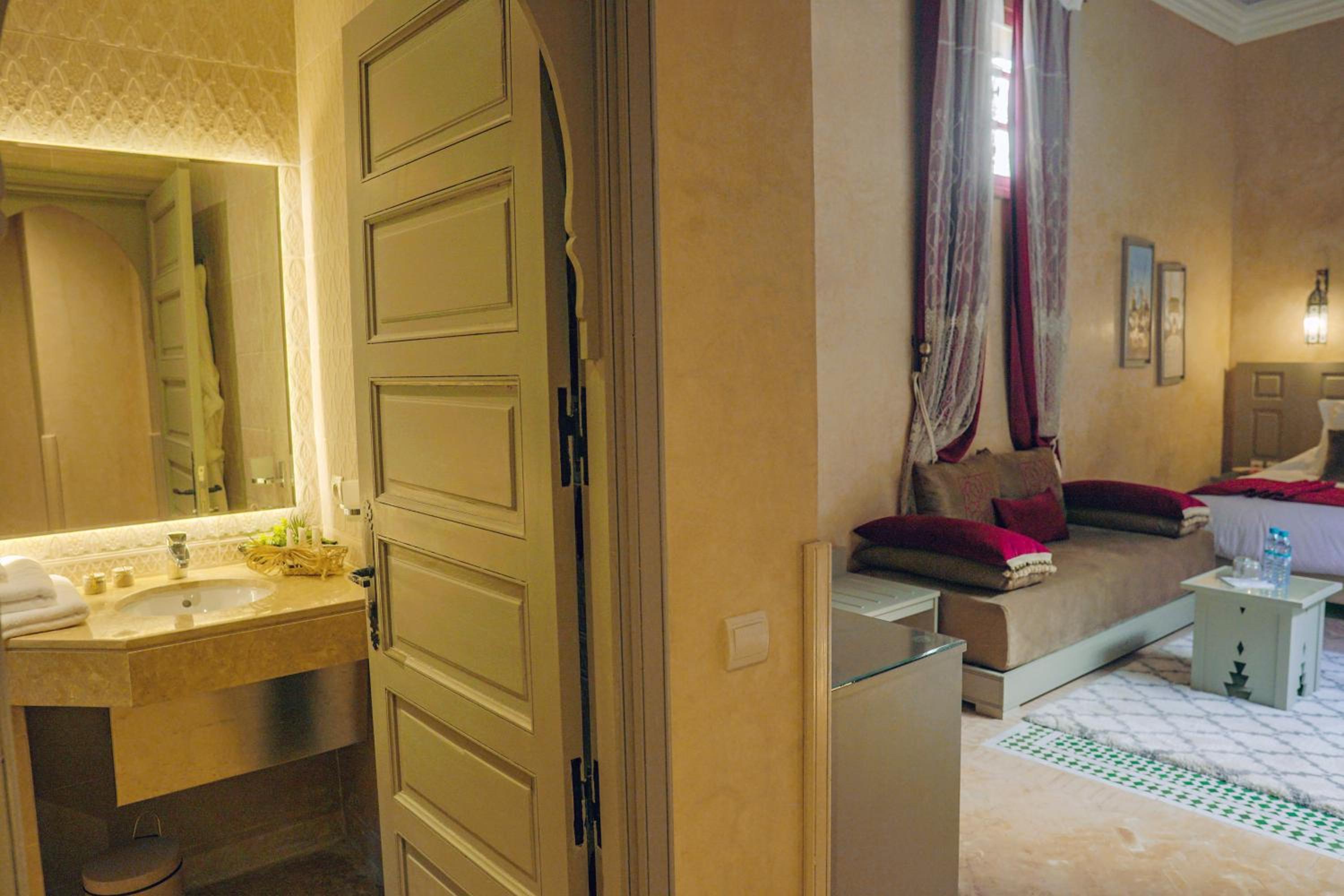Deluxe Suite - Photo 2