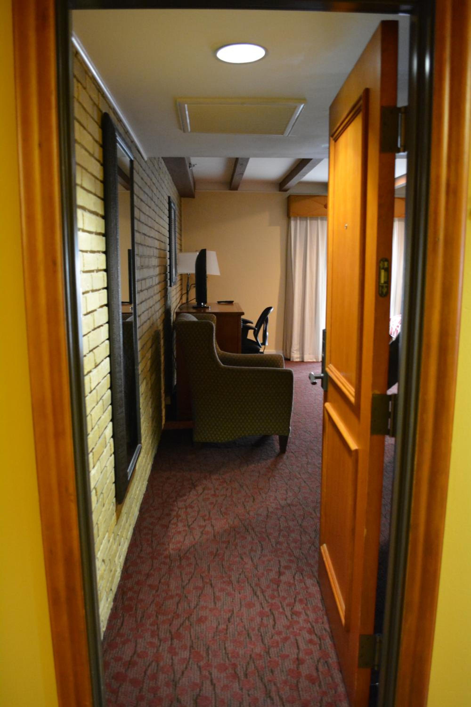 King Suite - Photo 3