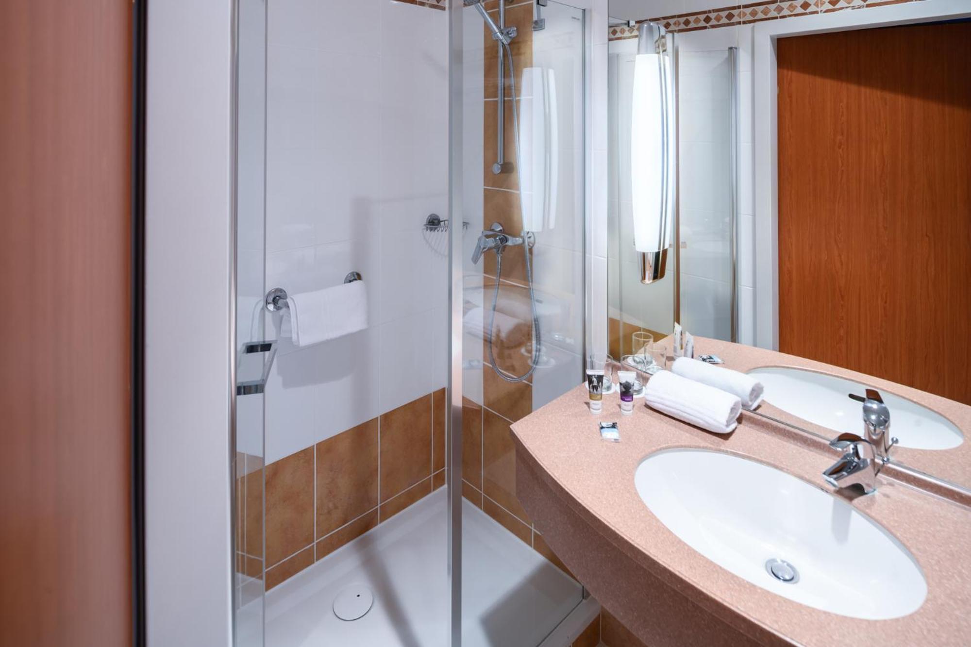Standard Double Room - Photo 3