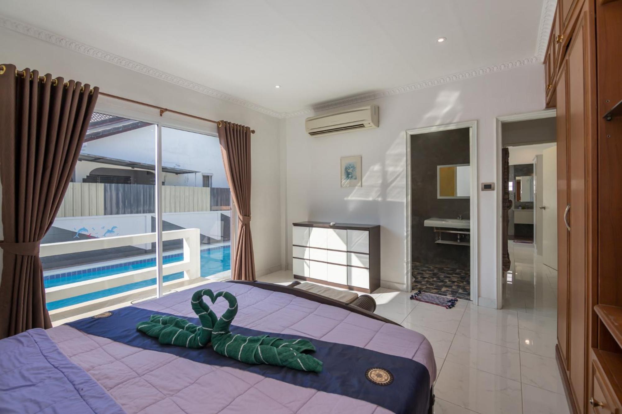 Apartment with Pool View  - Photo 37