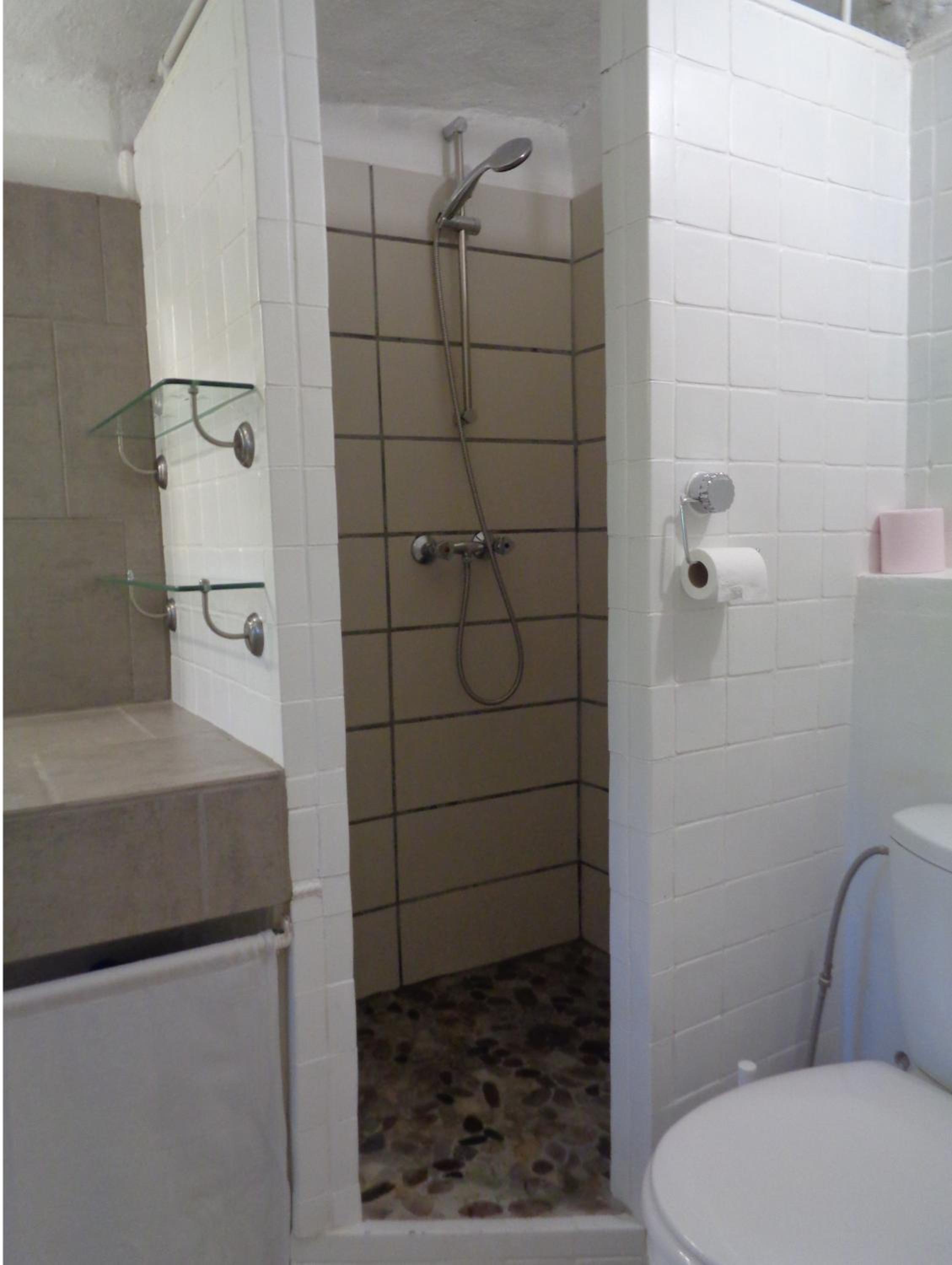 One-Bedroom Apartment - Photo 8