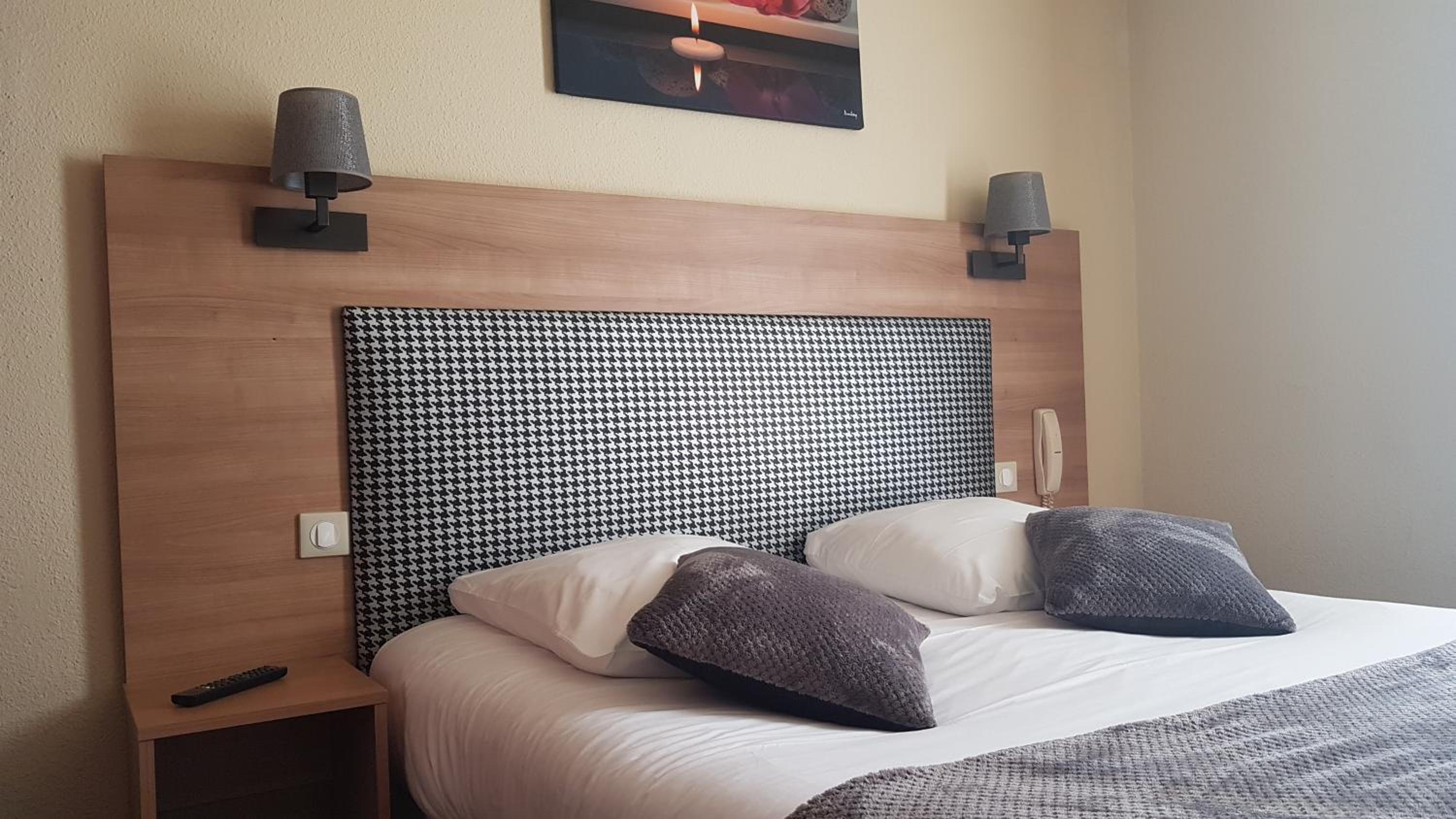 Double Room - Photo 12