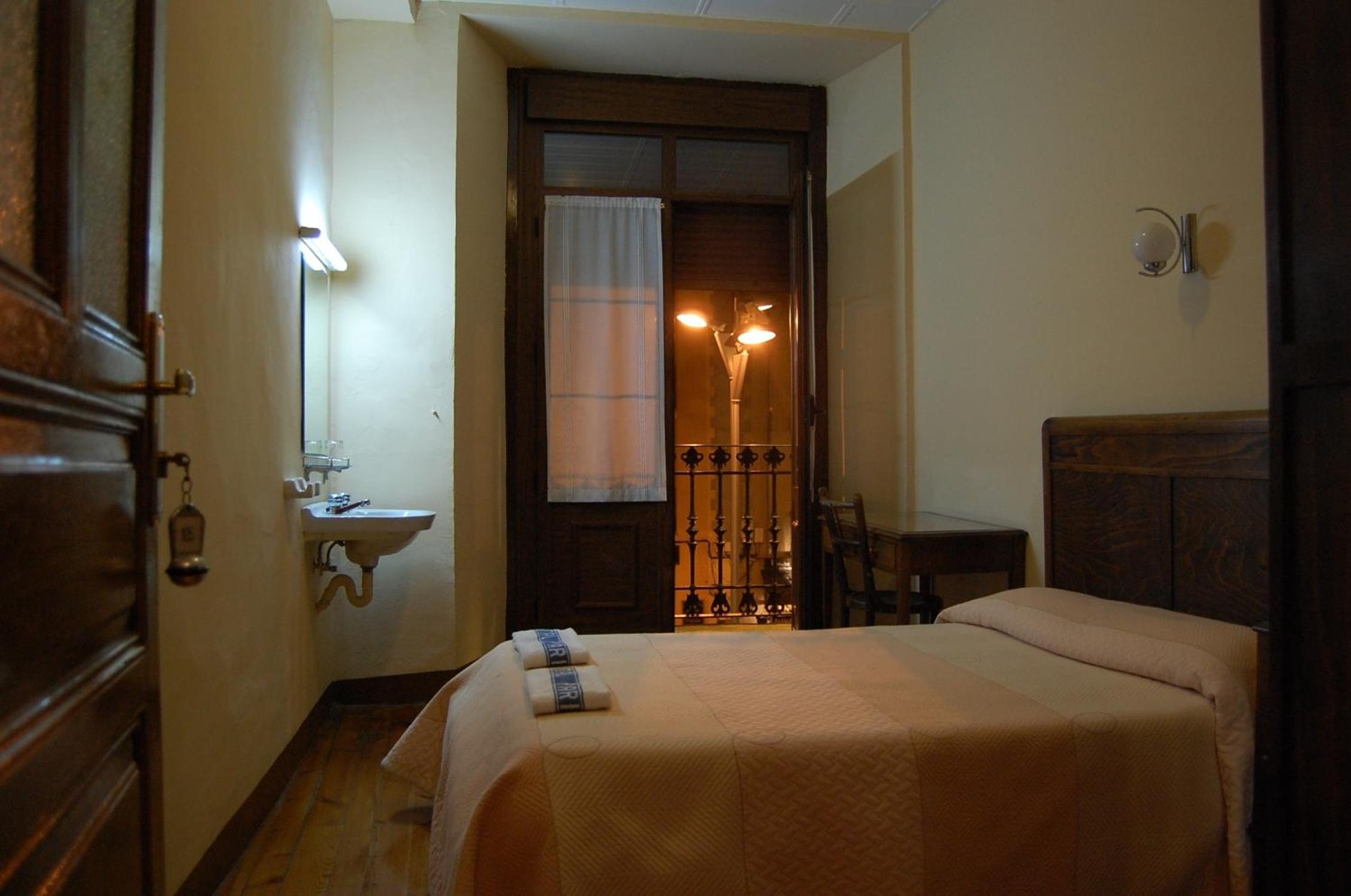 Twin Room with Extra Bed - 3 Beds