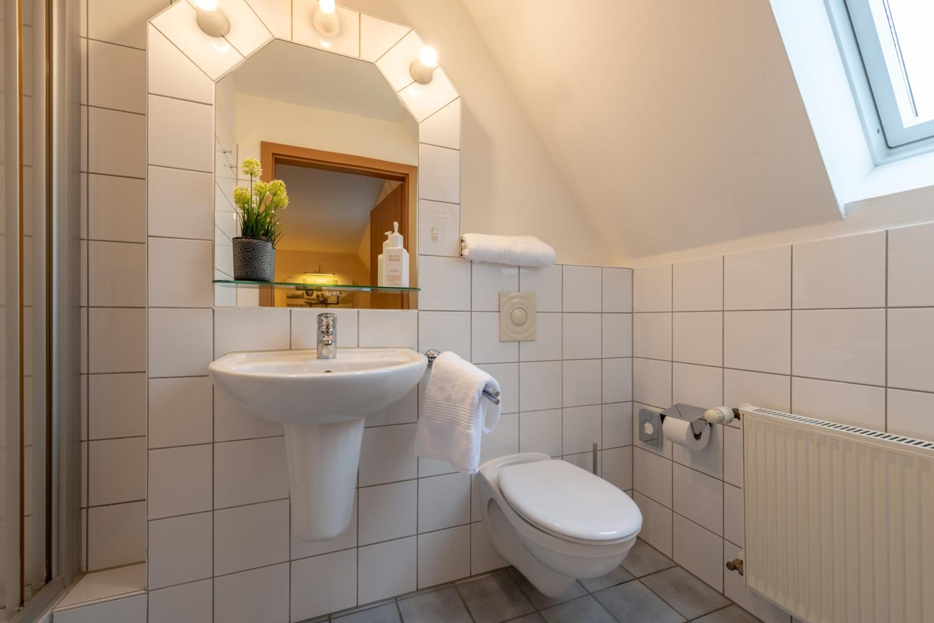 Double Room with Private Bathroom - Photo 3