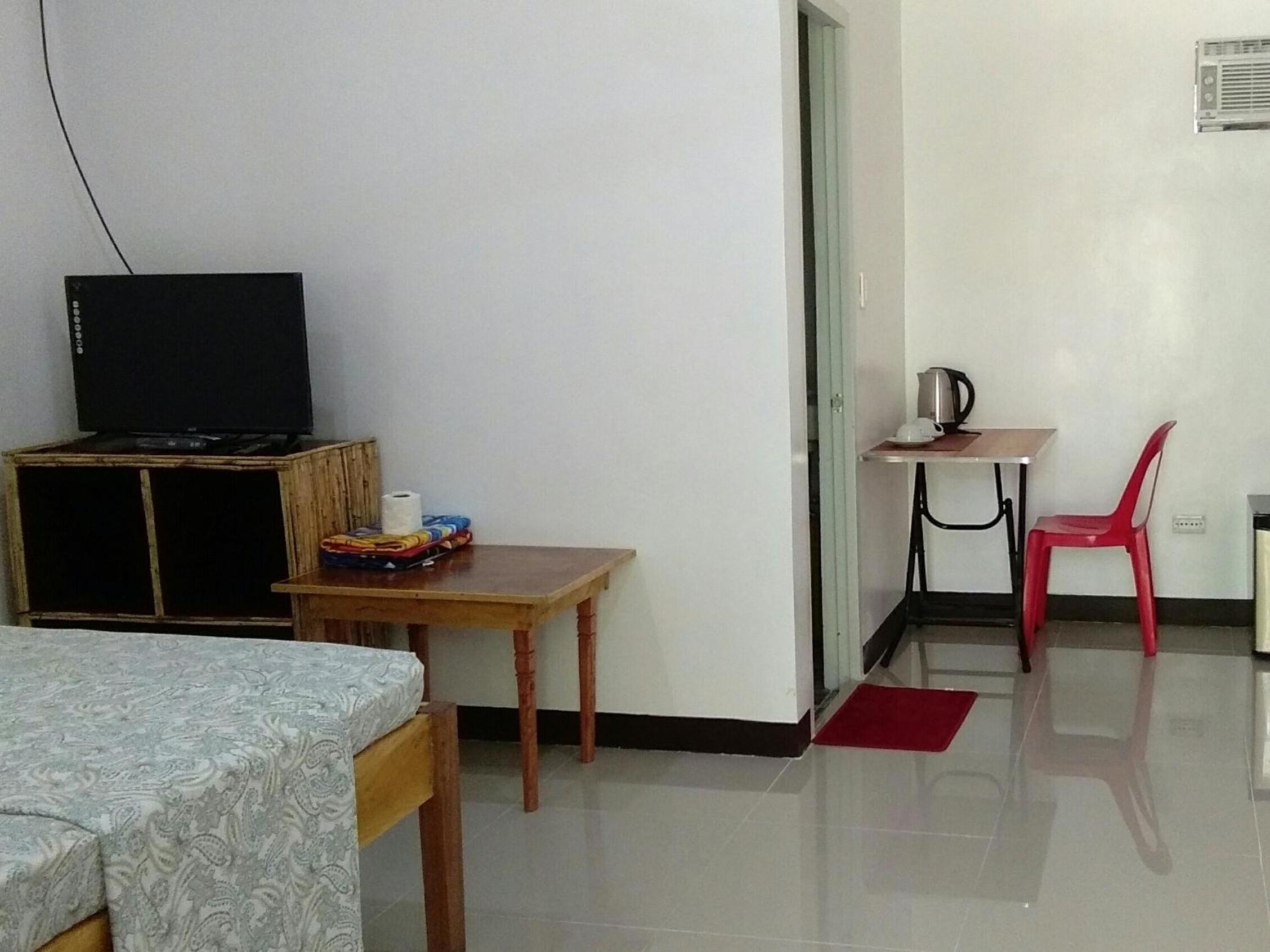 Double Room with Private Bathroom - Photo 13