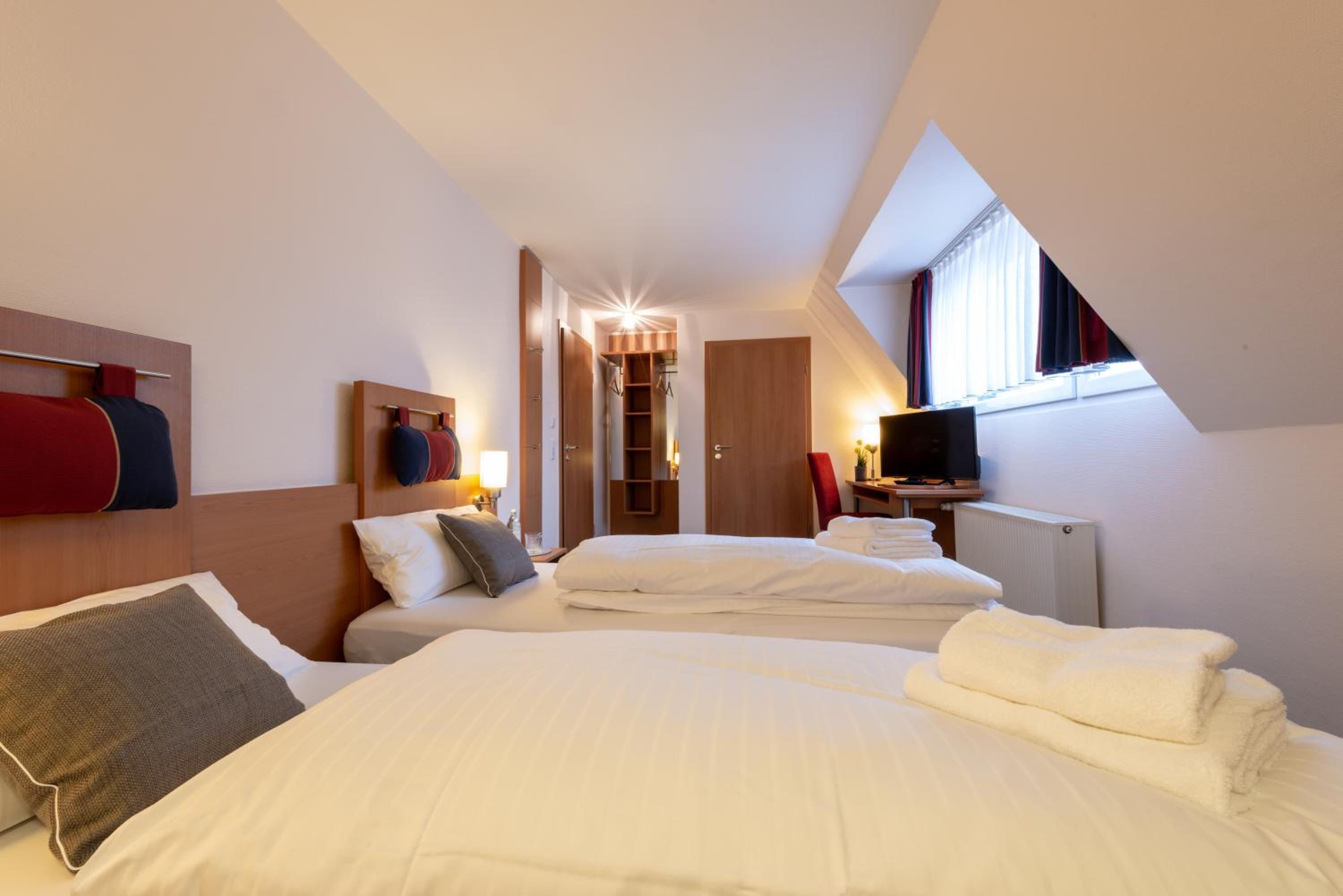 Double Room with Private Bathroom - Photo 1