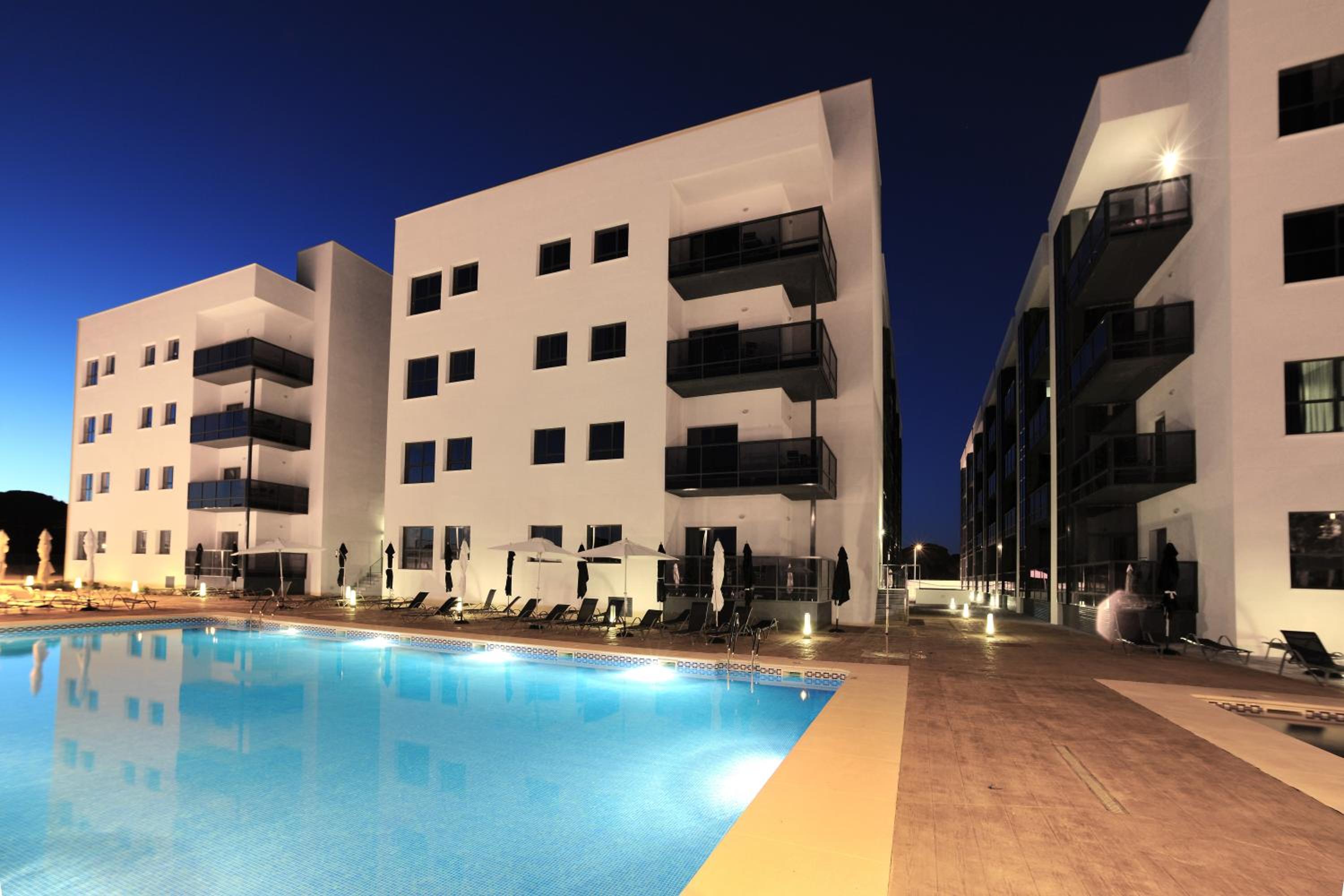 Two-Bedroom Apartment with Pool View - Photo 3