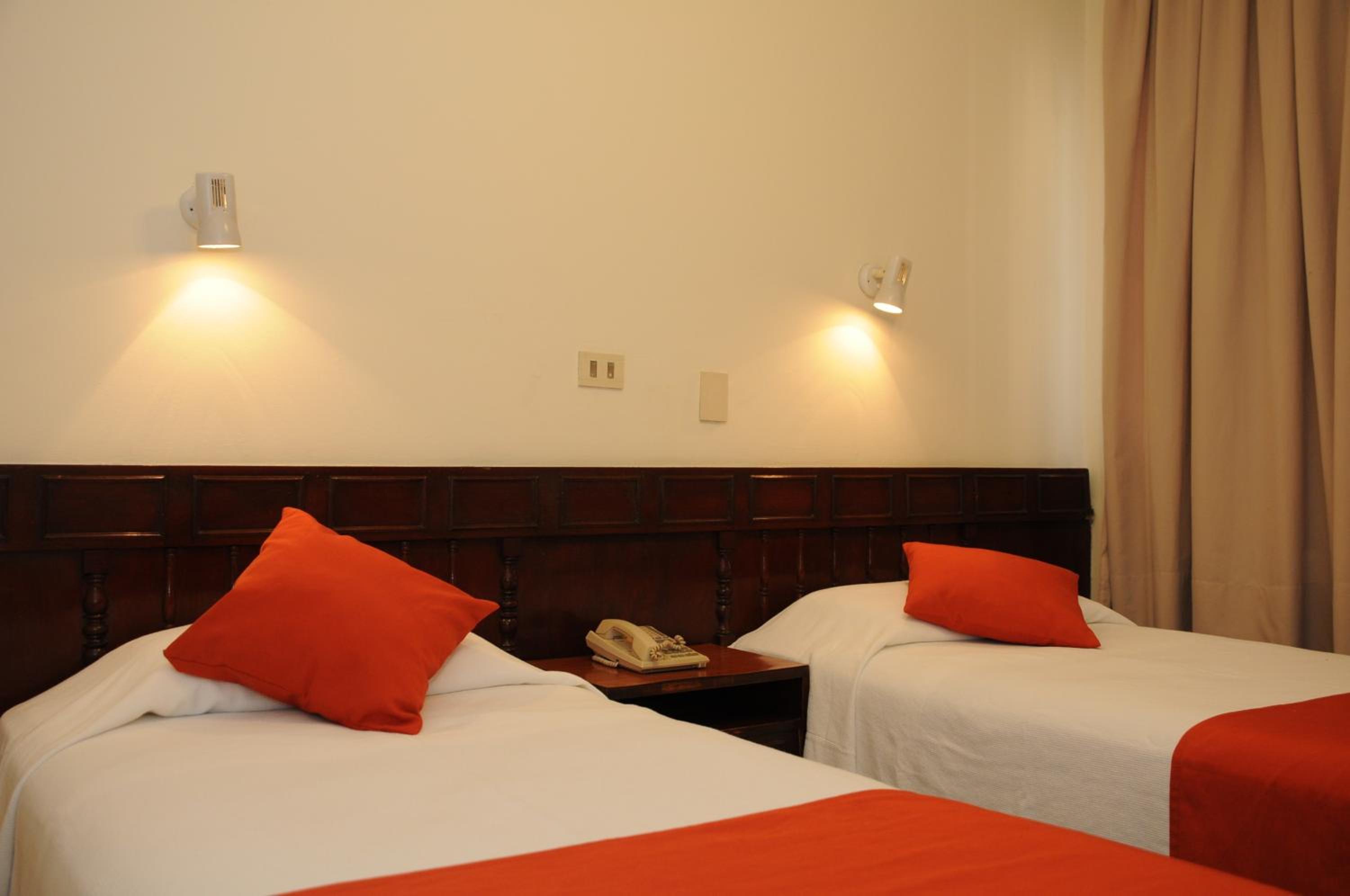 Standard Twin Room photo 2