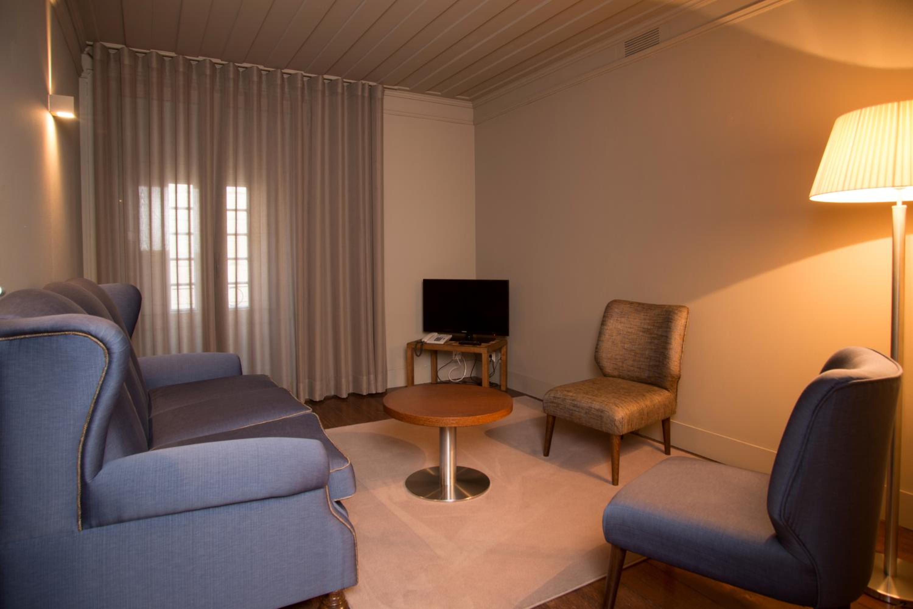 Deluxe Room - Photo 3