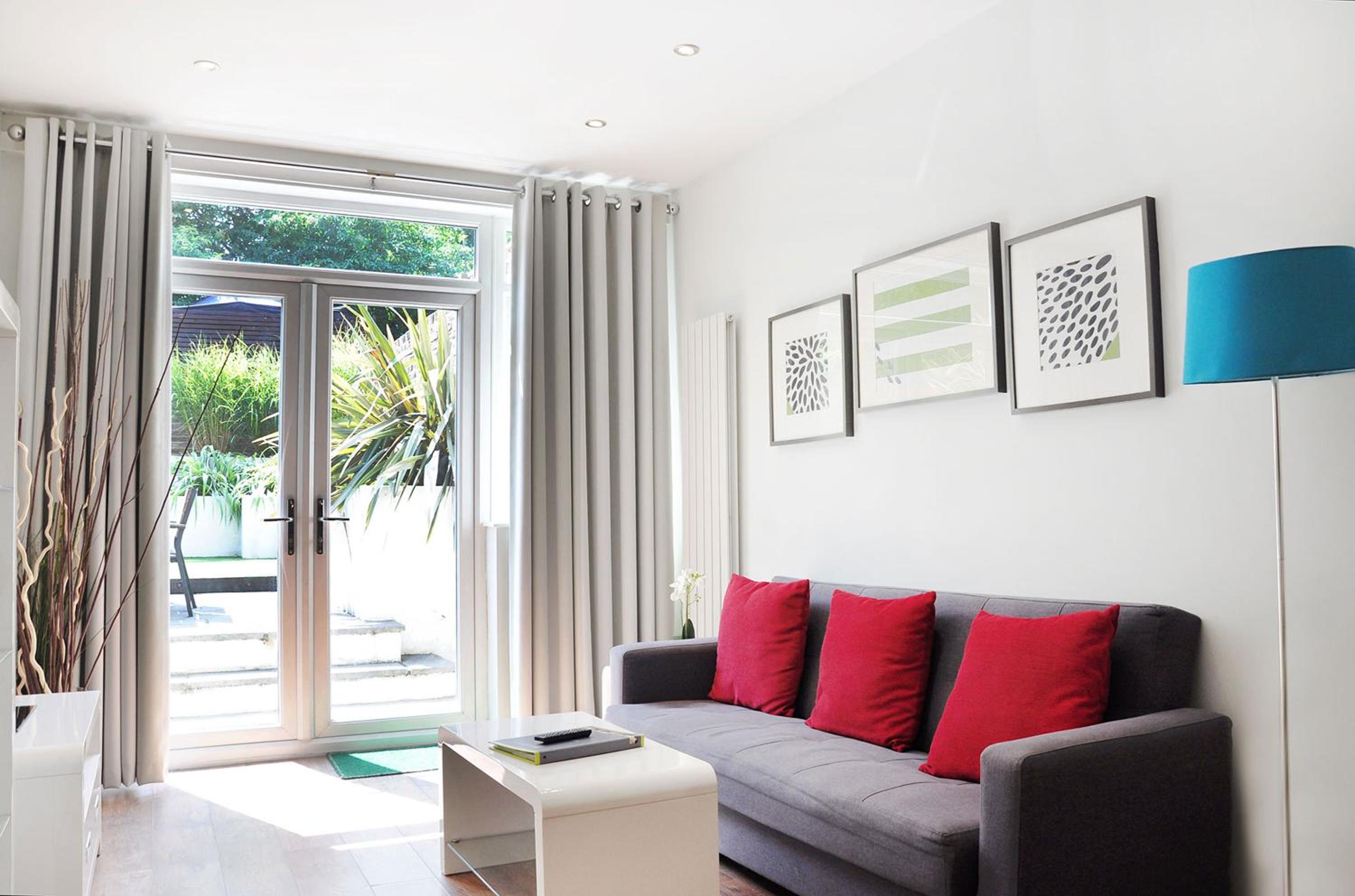 Two-Bedroom Apartment with Garden photo 2