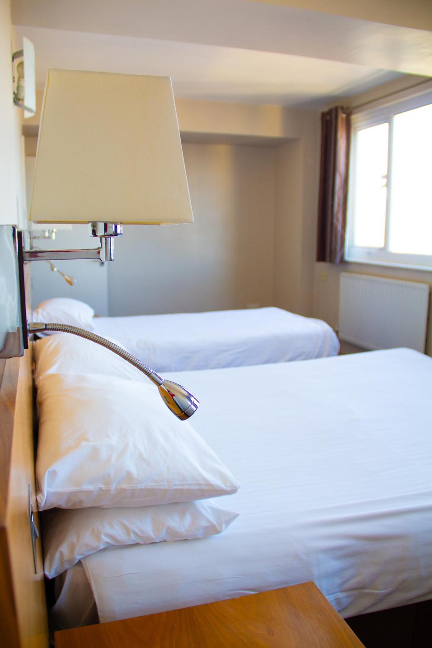 Family/ Twin Room - Photo 1