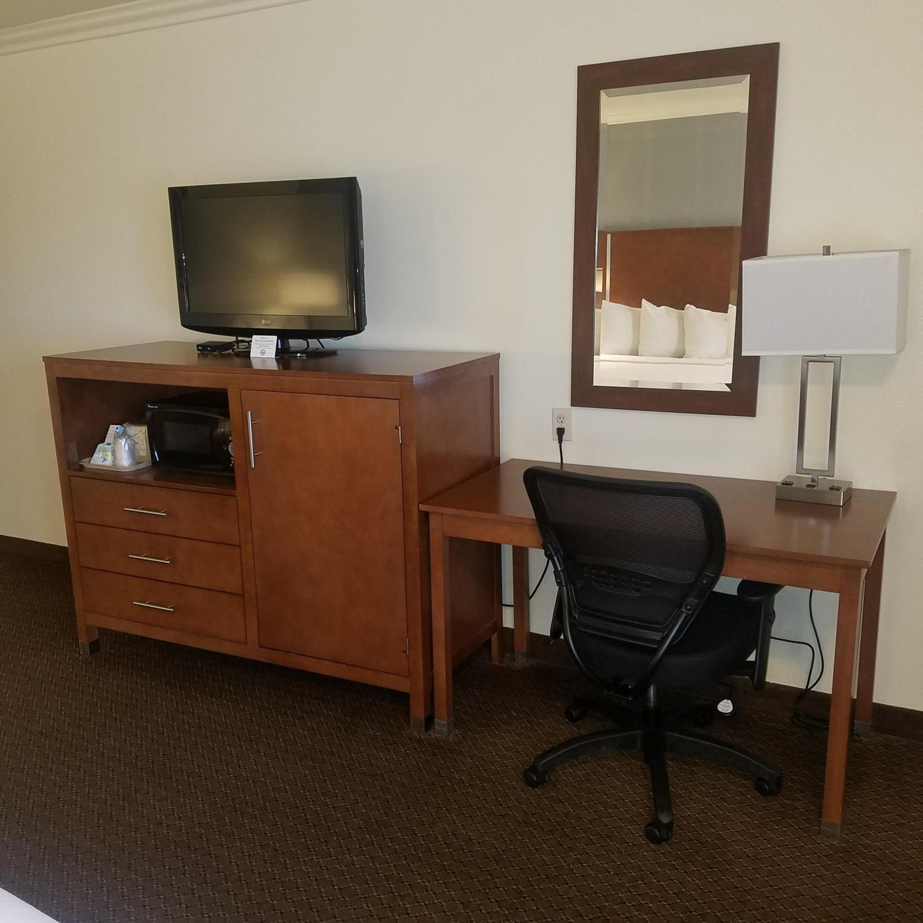 Queen Room with Two Queen Beds - Photo 1