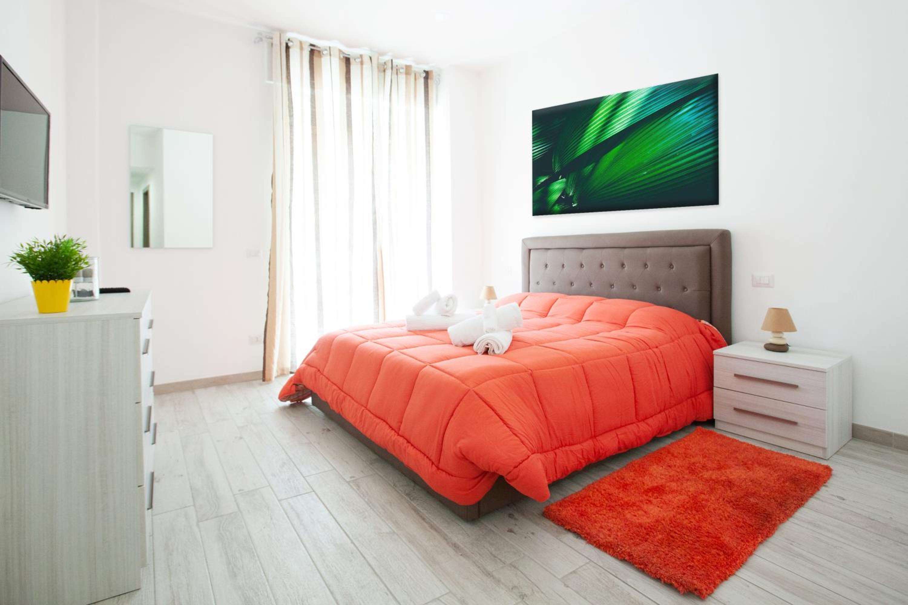One-Bedroom Apartment with Private Bathroom and Kitchen