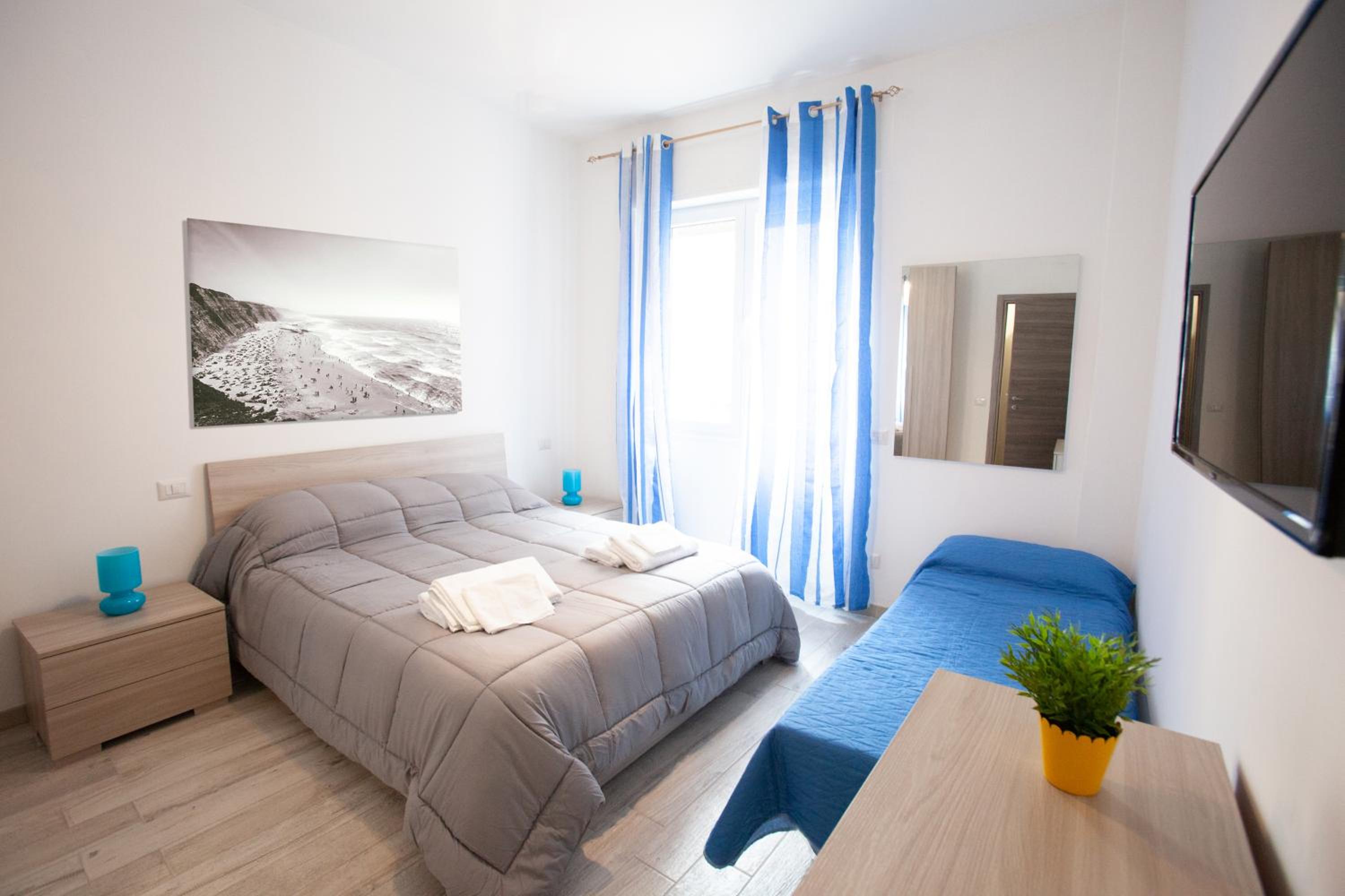 One-Bedroom Apartment with Private Bathroom and Kitchen