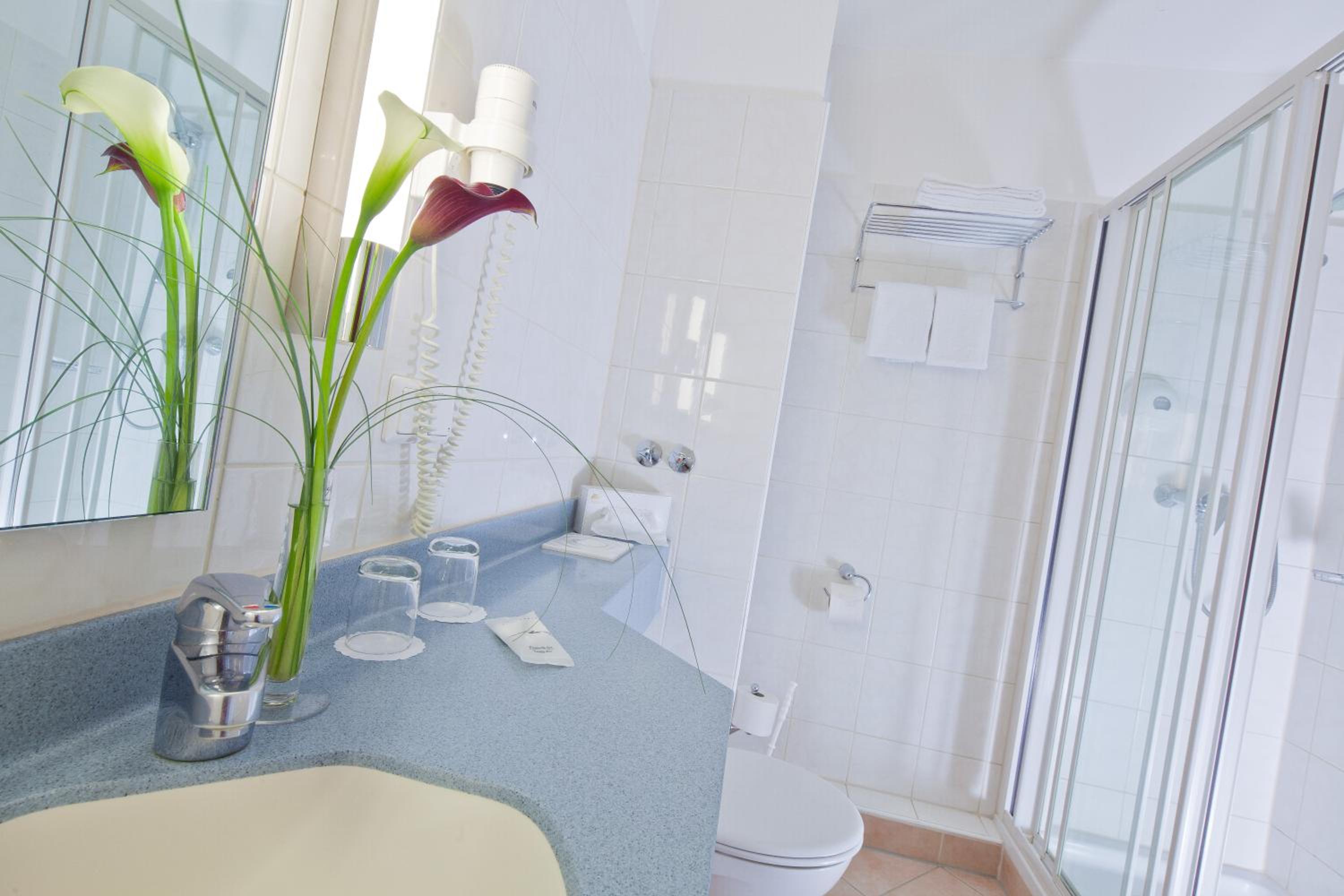 Double Room with Kitchenette thumbnail 5