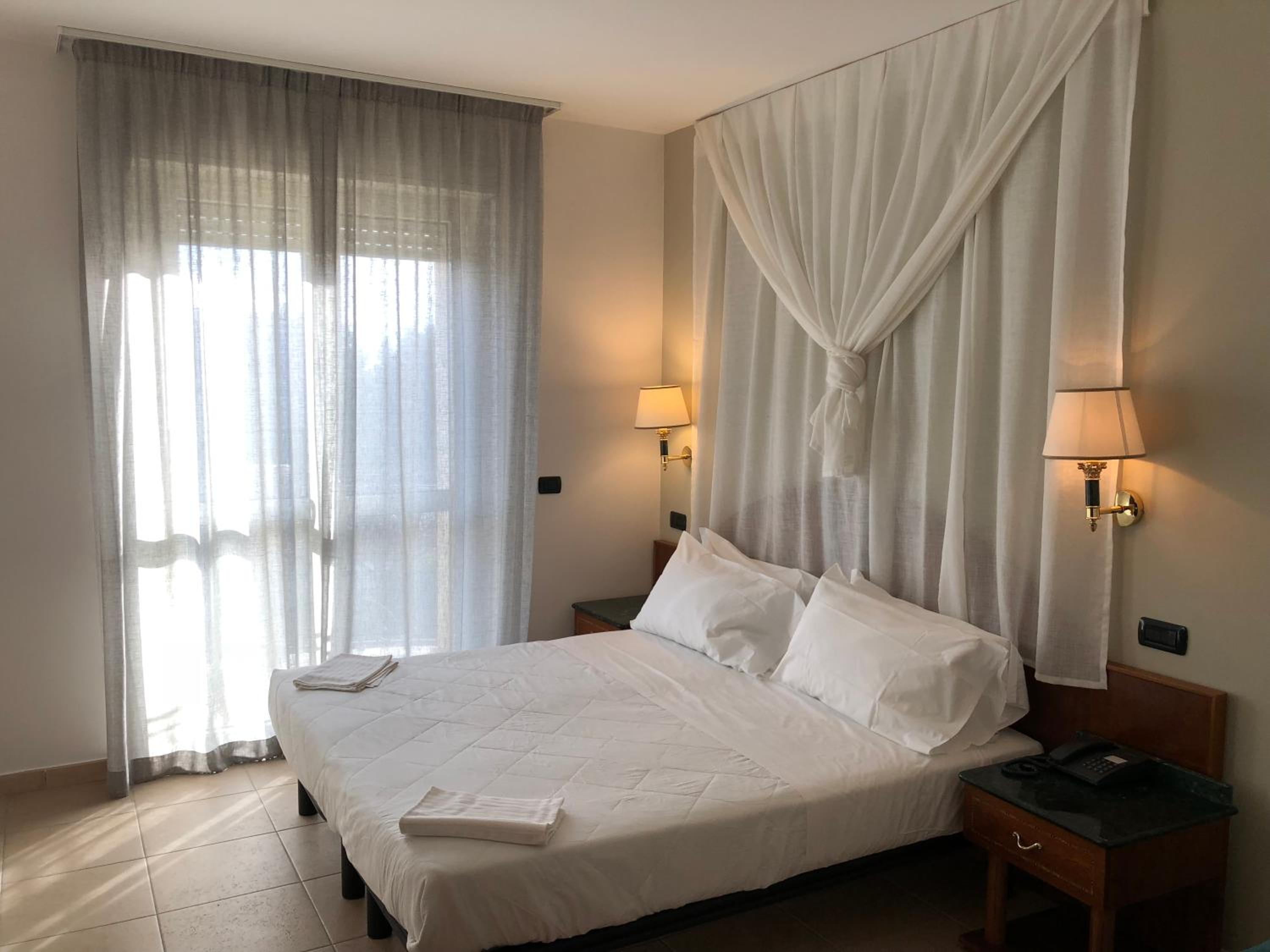 Double or Twin Room with Balcony photo 1