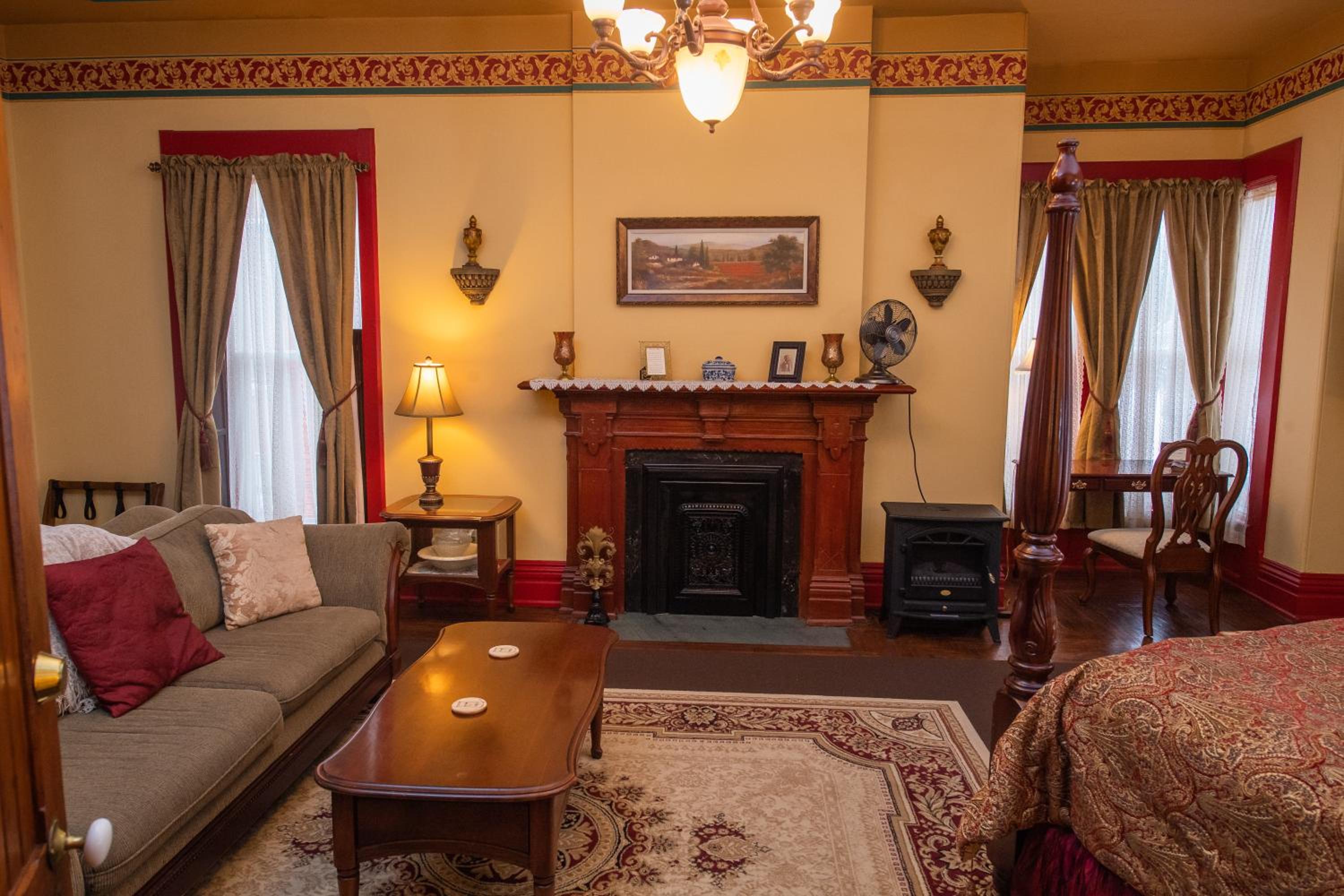 Deluxe King Room photo 3