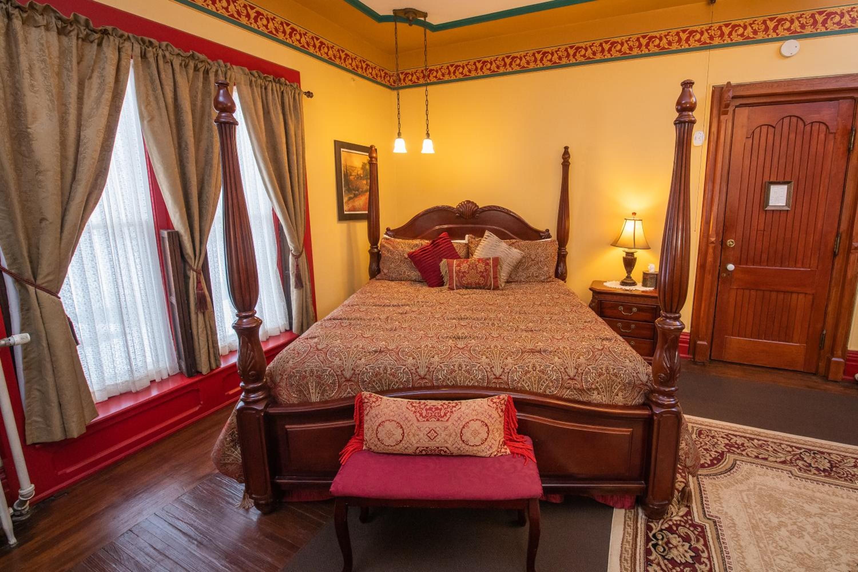 Deluxe King Room photo 2